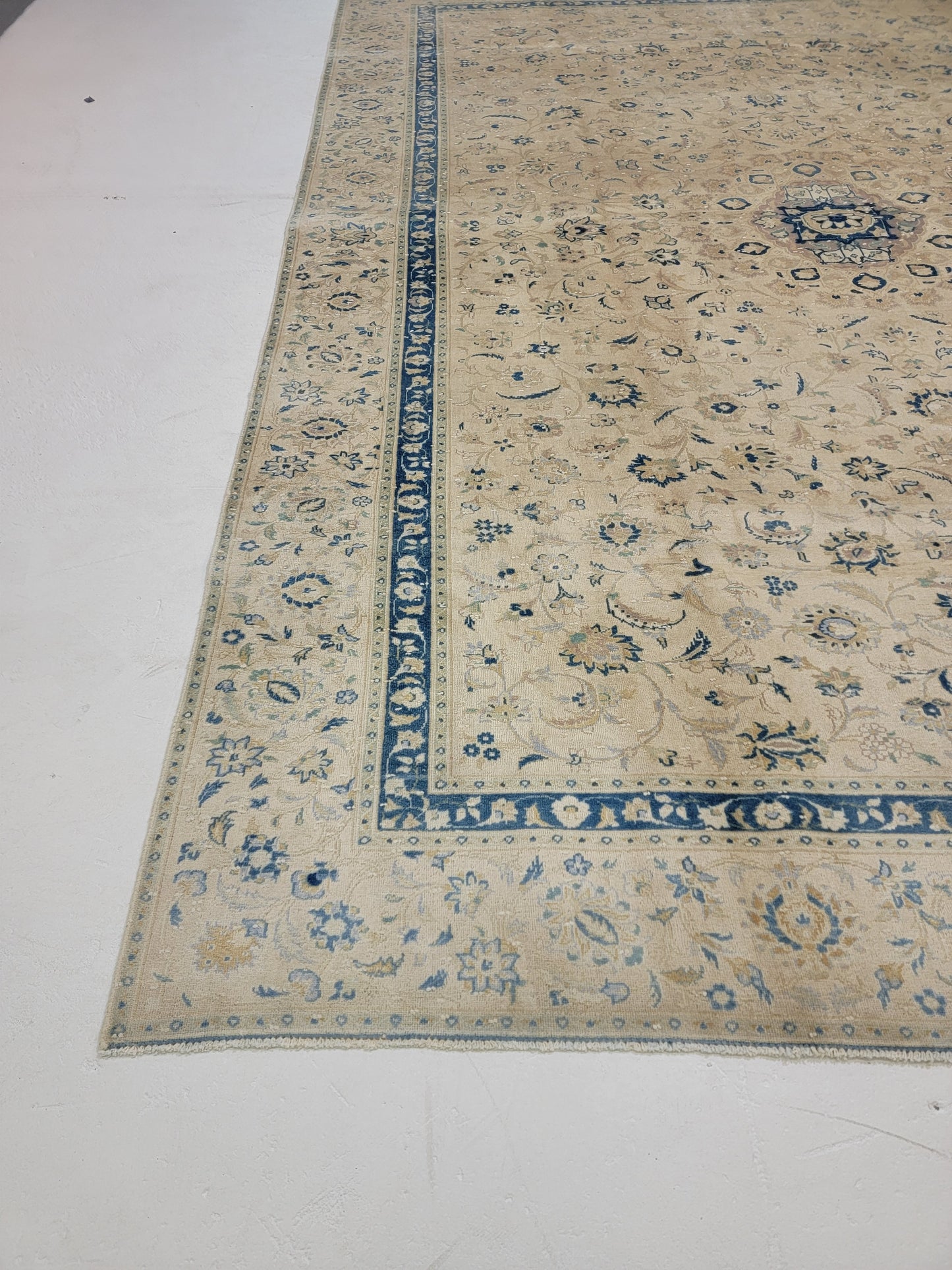 Hand-Knotted Wool Rug Tabriz 8'9" x 12'8"