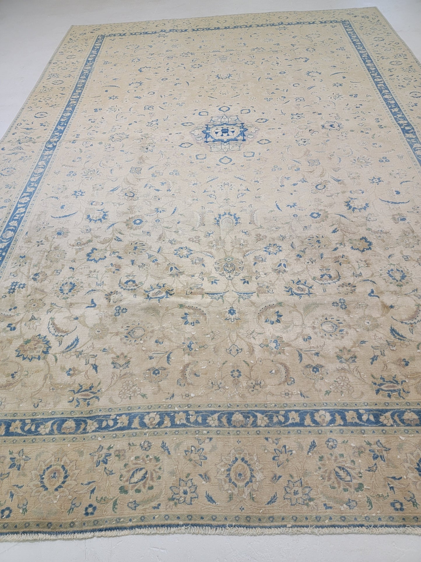 Hand-Knotted Wool Rug Tabriz 8'9" x 12'8"