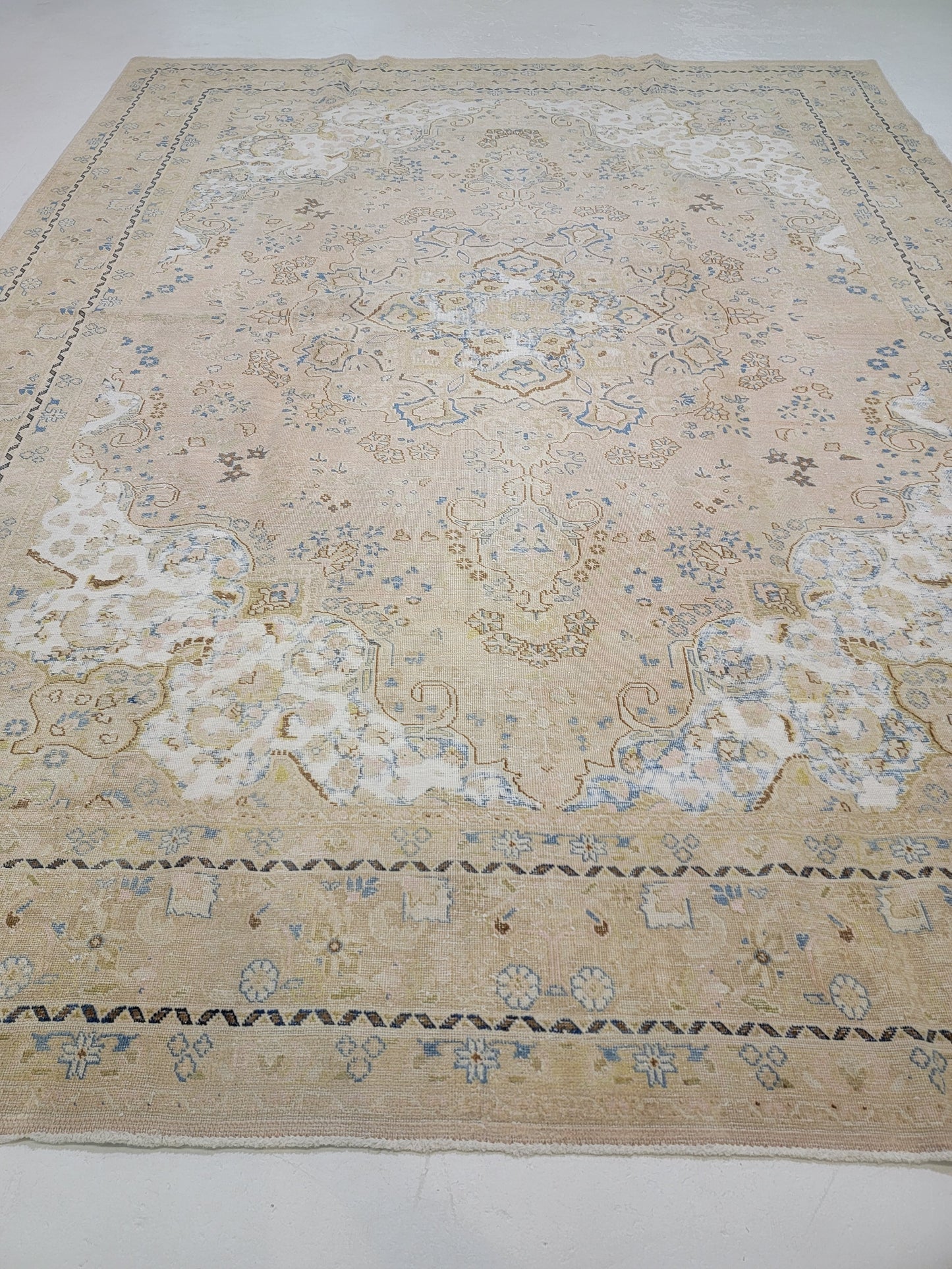 Hand-Knotted Wool Rug Tabriz 9'8" x 12'8"