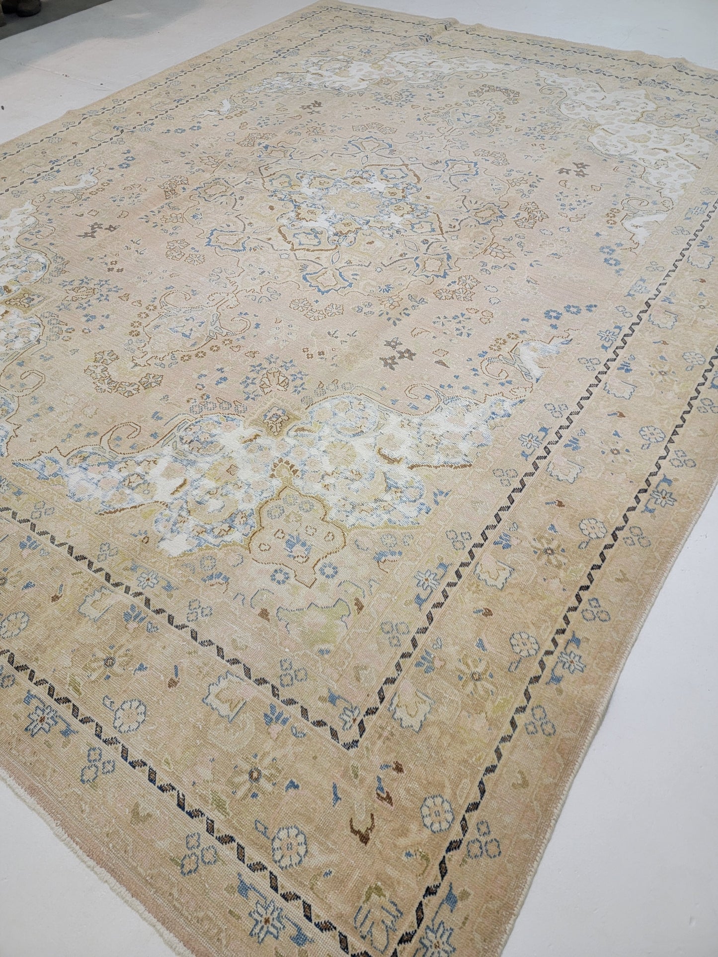 Hand-Knotted Wool Rug Tabriz 9'8" x 12'8"