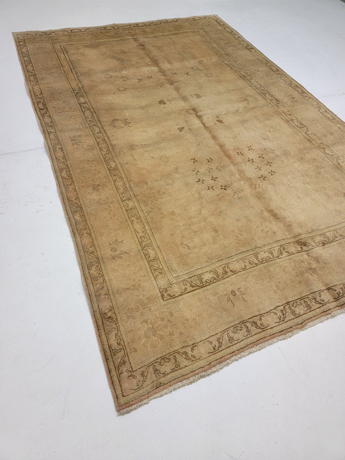 Hand-Knotted Wool Rug Tabriz 6'9" x 9'11"