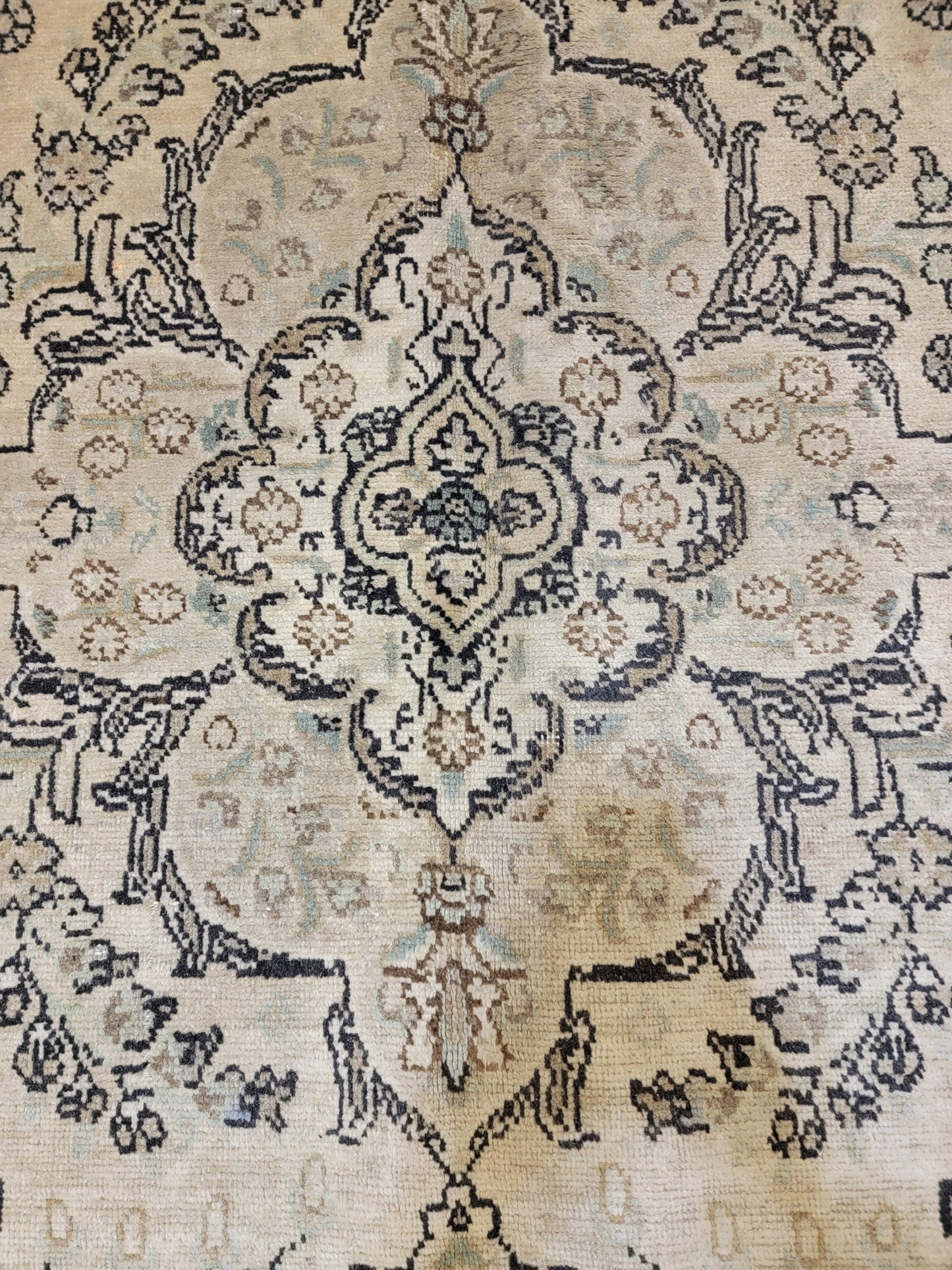 Hand-Knotted Wool Rug Tabriz 6'6" x 9'8"