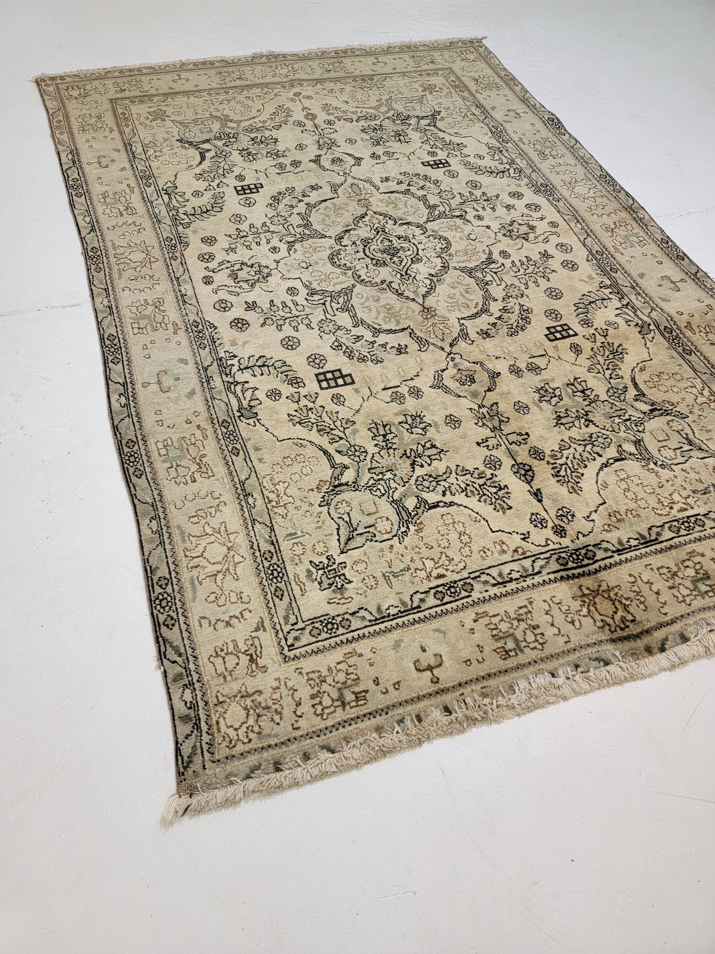 Hand-Knotted Wool Rug Tabriz 6'6" x 9'8"