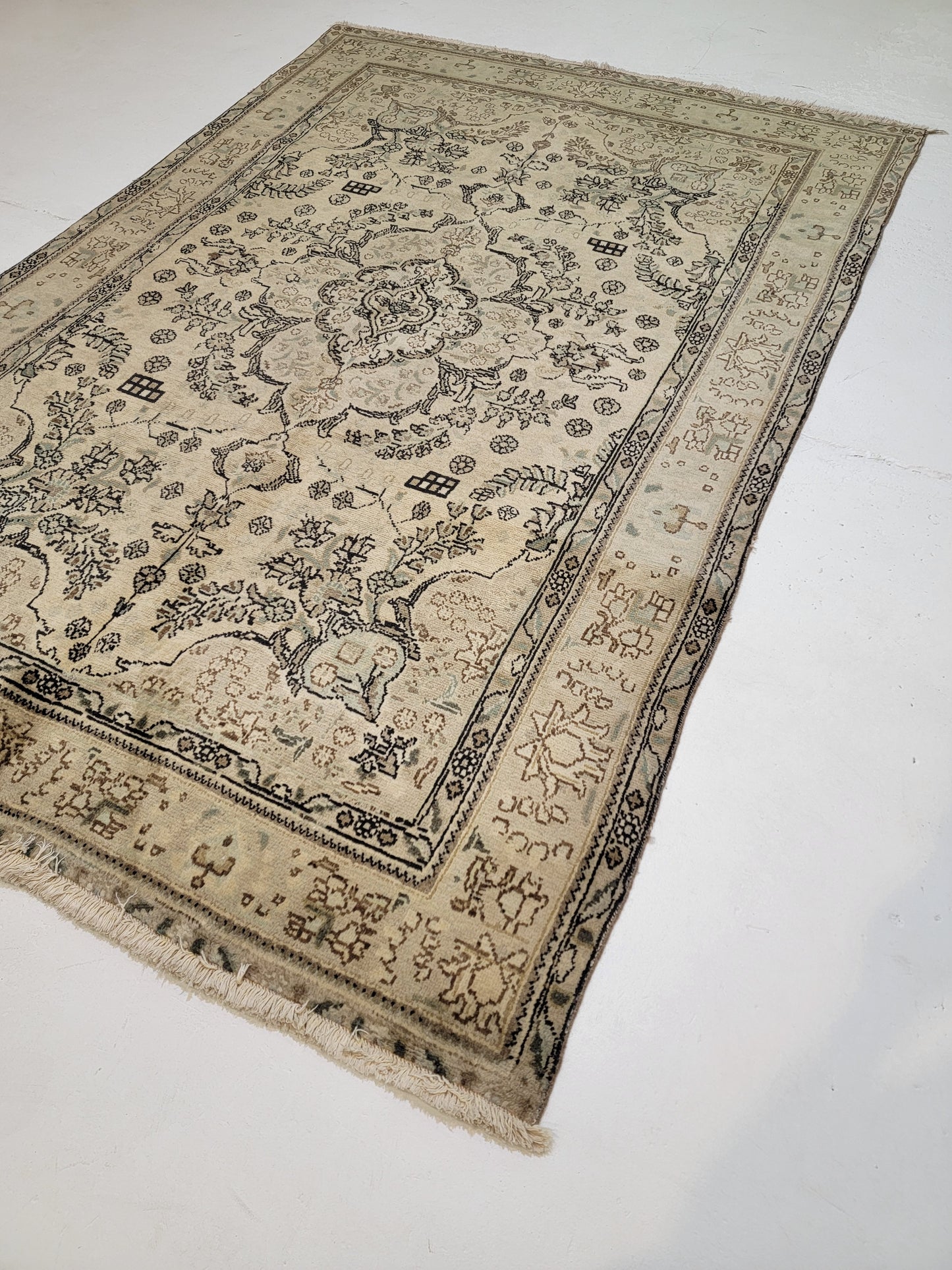 Hand-Knotted Wool Rug Tabriz 6'6" x 9'8"