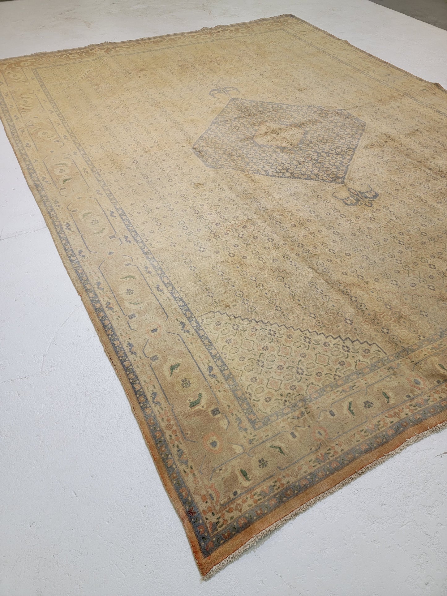 Hand-Knotted Wool Rug Tabriz 9'7" x 12'11"