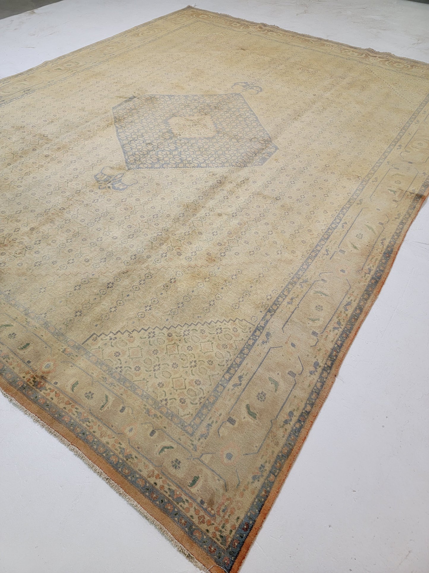Hand-Knotted Wool Rug Tabriz 9'7" x 12'11"
