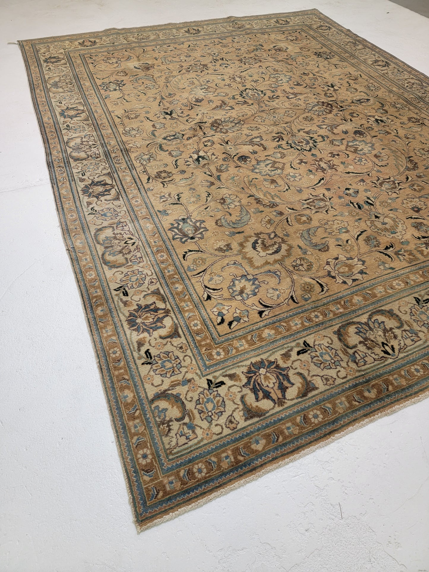 Hand-Knotted Wool Rug Tabriz 9'4" x 12'7"
