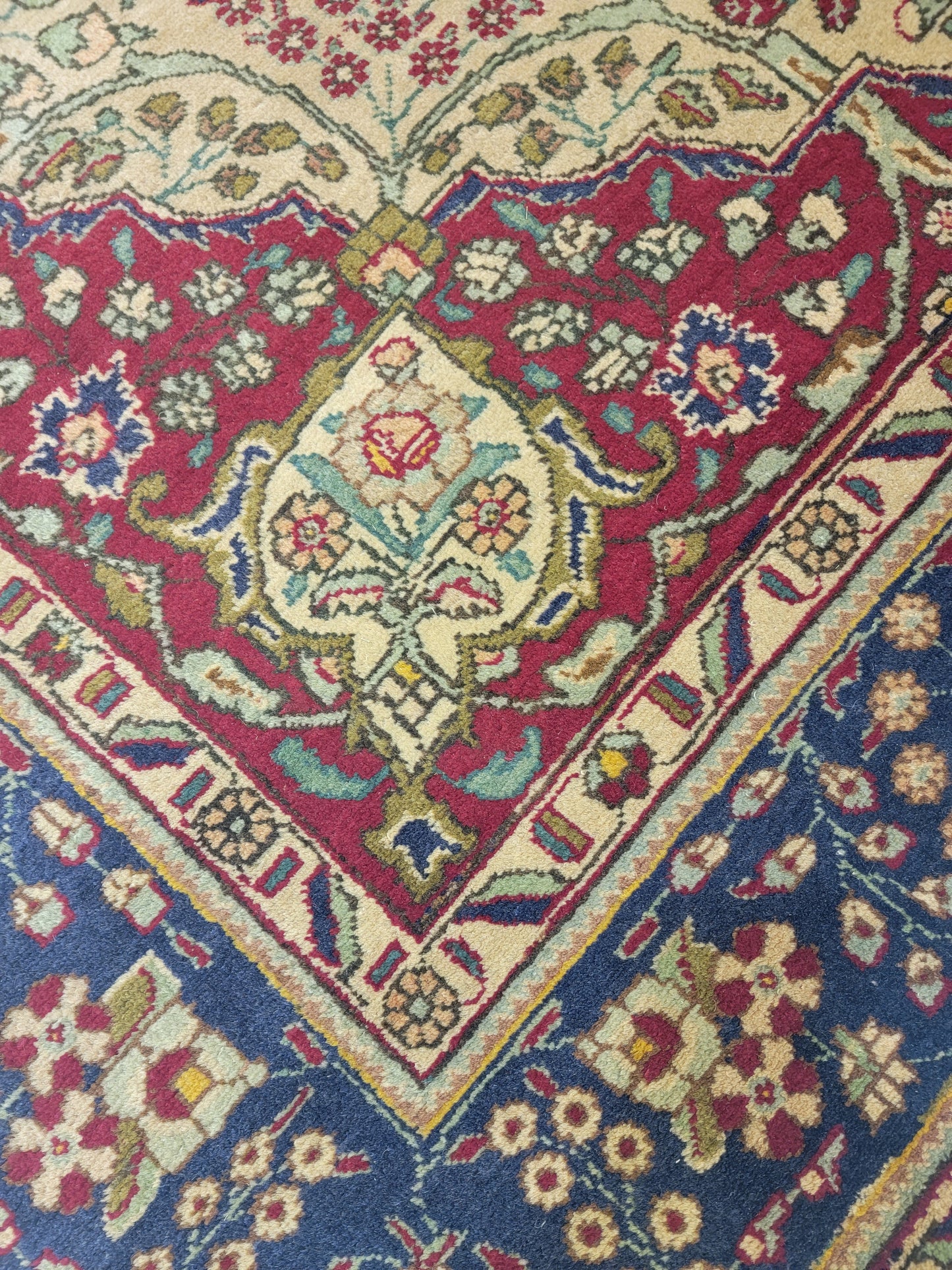 Hand-Knotted Wool Rug Tabriz 6'11" x 10'2"