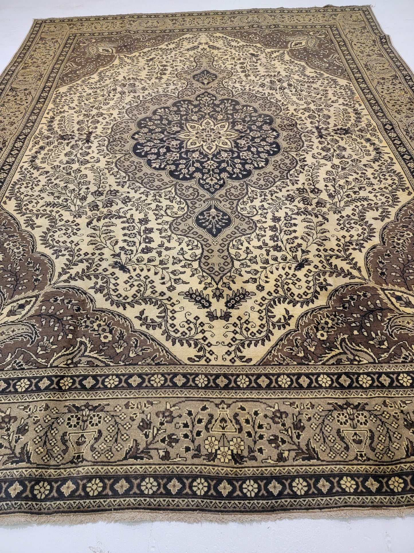 Hand-Knotted Wool Rug Tabriz 9'7" x 13'