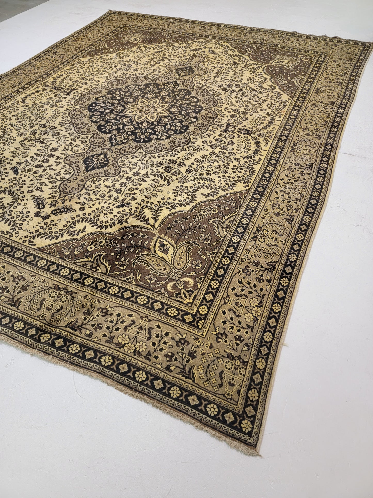 Hand-Knotted Wool Rug Tabriz 9'7" x 13'