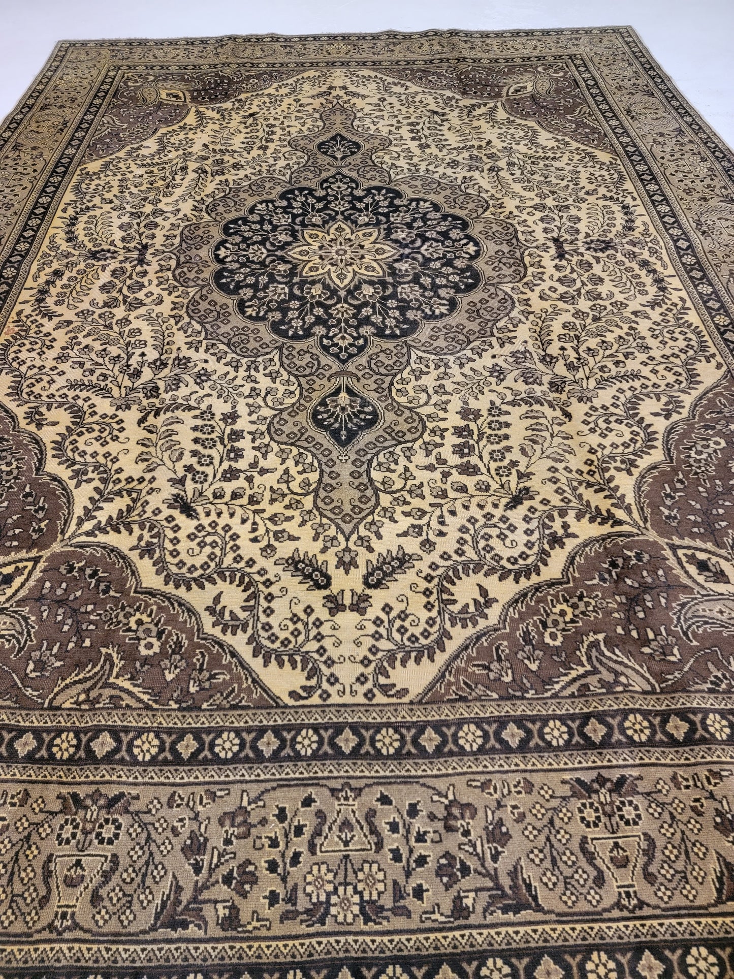 Hand-Knotted Wool Rug Tabriz 9'7" x 13'