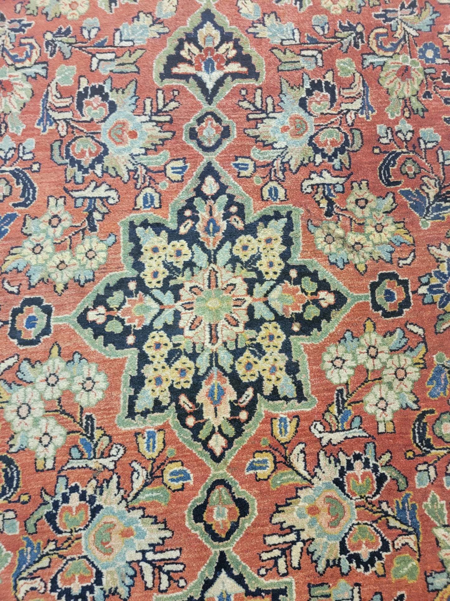 Hand-Knotted Wool Rug Sarouk 3'5" x 5'1"
