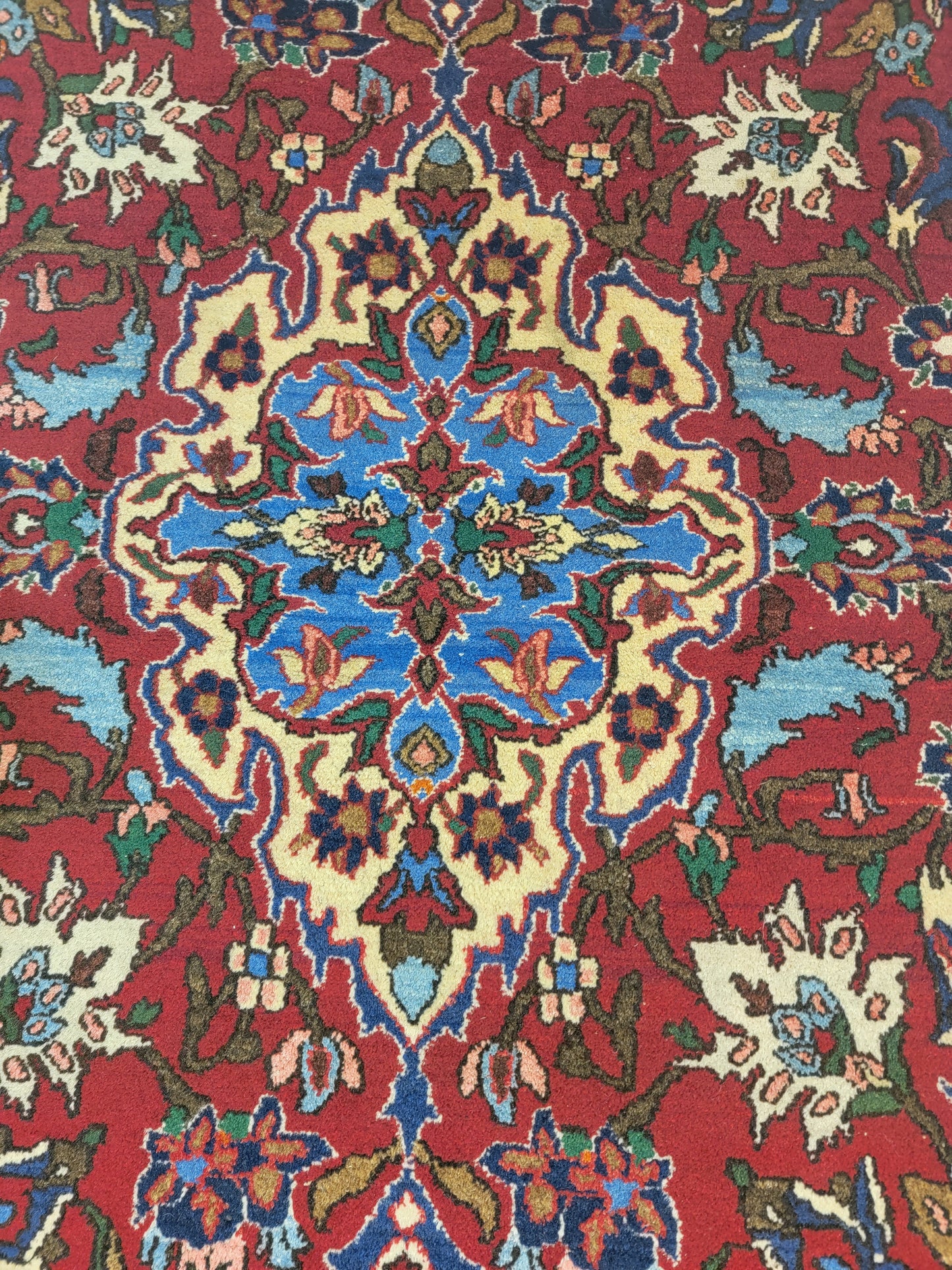 Hand-Knotted Wool Rug Isfahan 3'5" x 5'