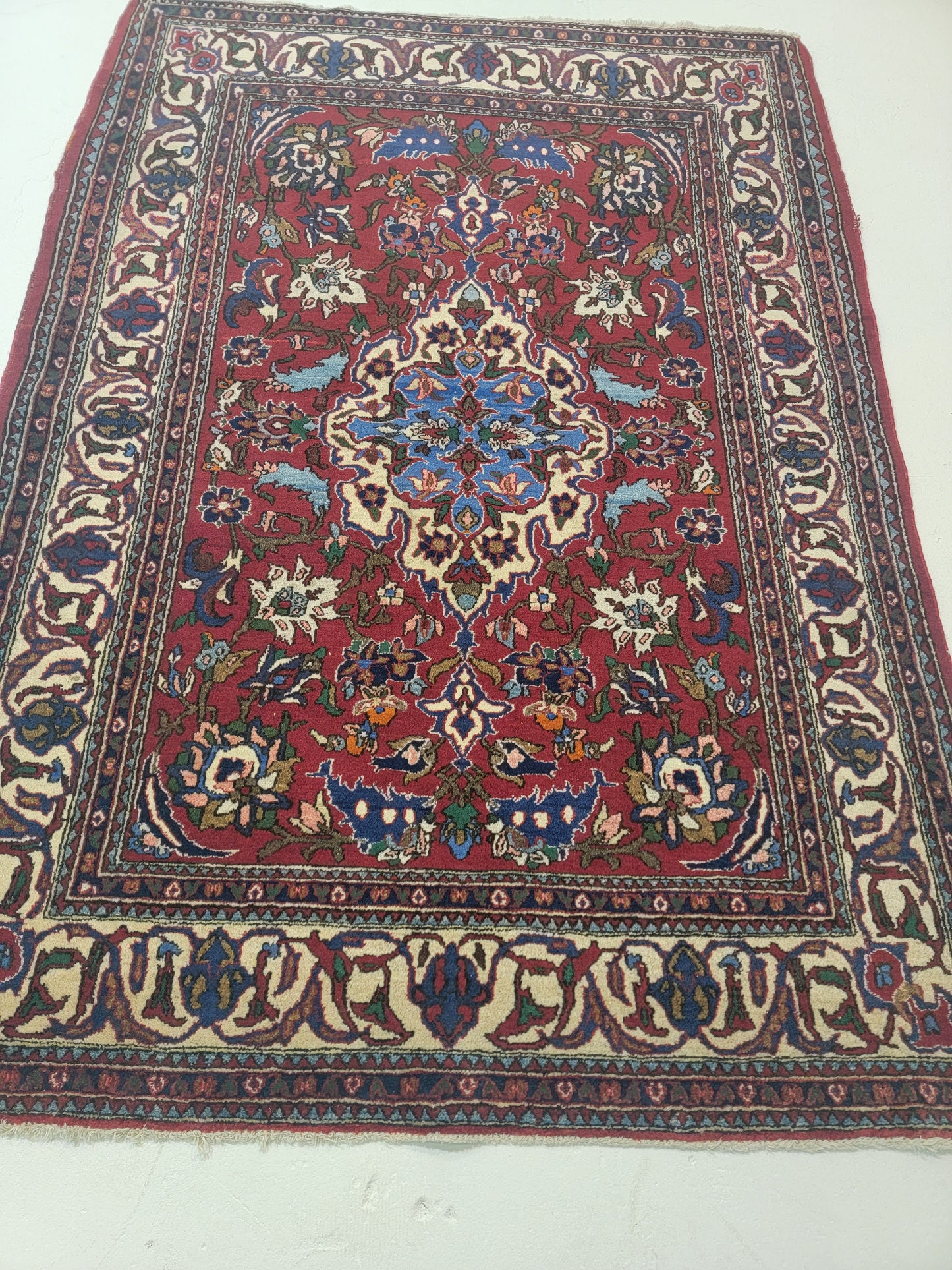 Hand-Knotted Wool Rug Isfahan 3'5" x 5'