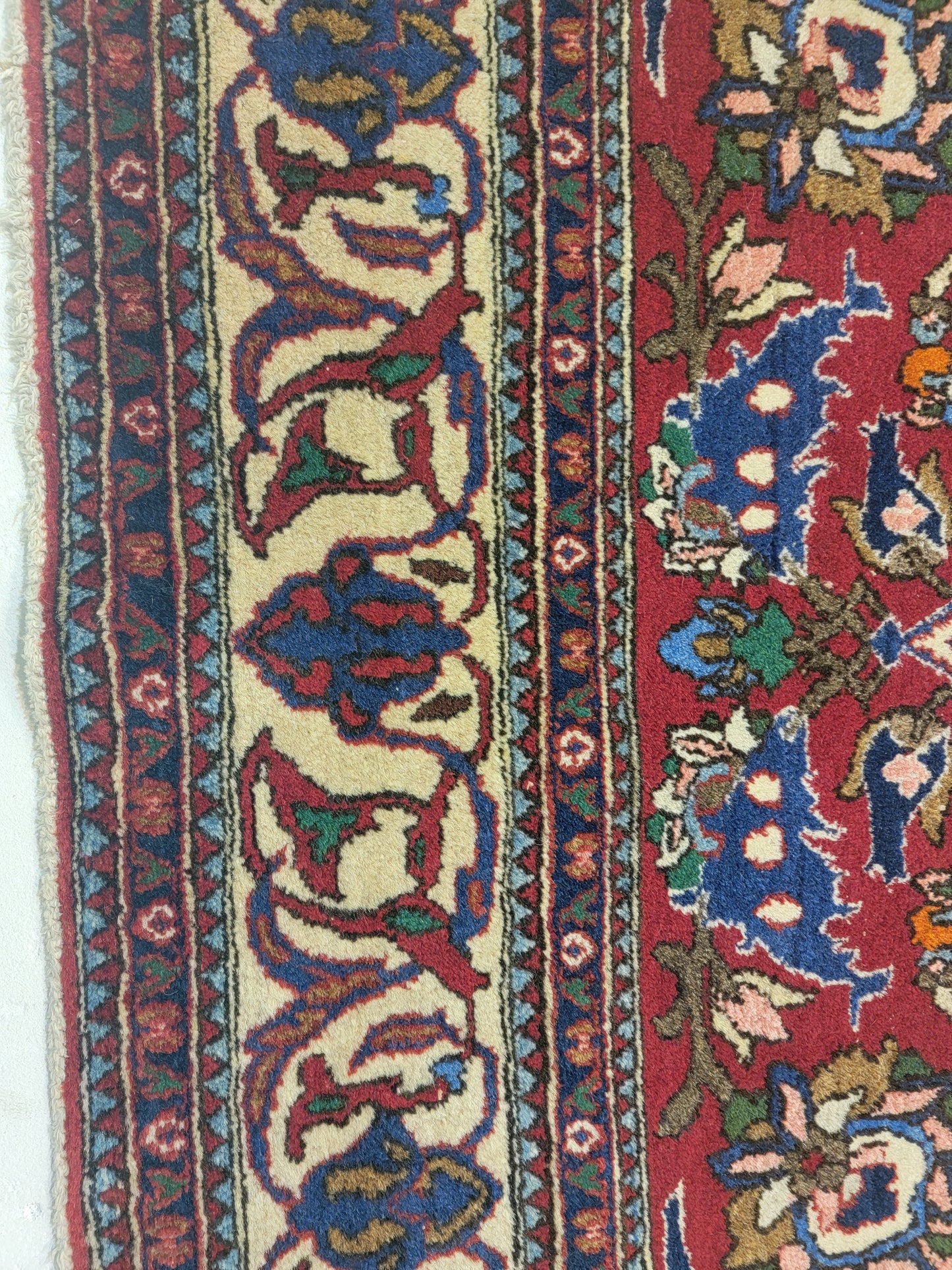 Hand-Knotted Wool Rug Isfahan 3'5" x 5'