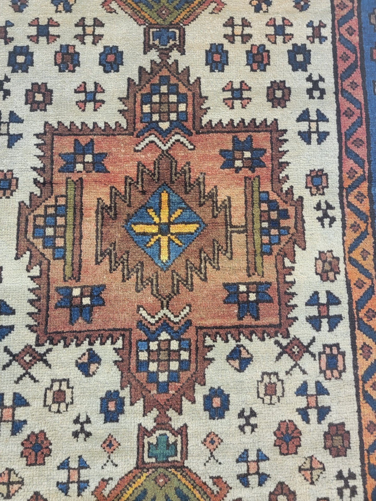 Hand-Knotted Wool Rug Heriz Karajeh 2'6" x 5'5"