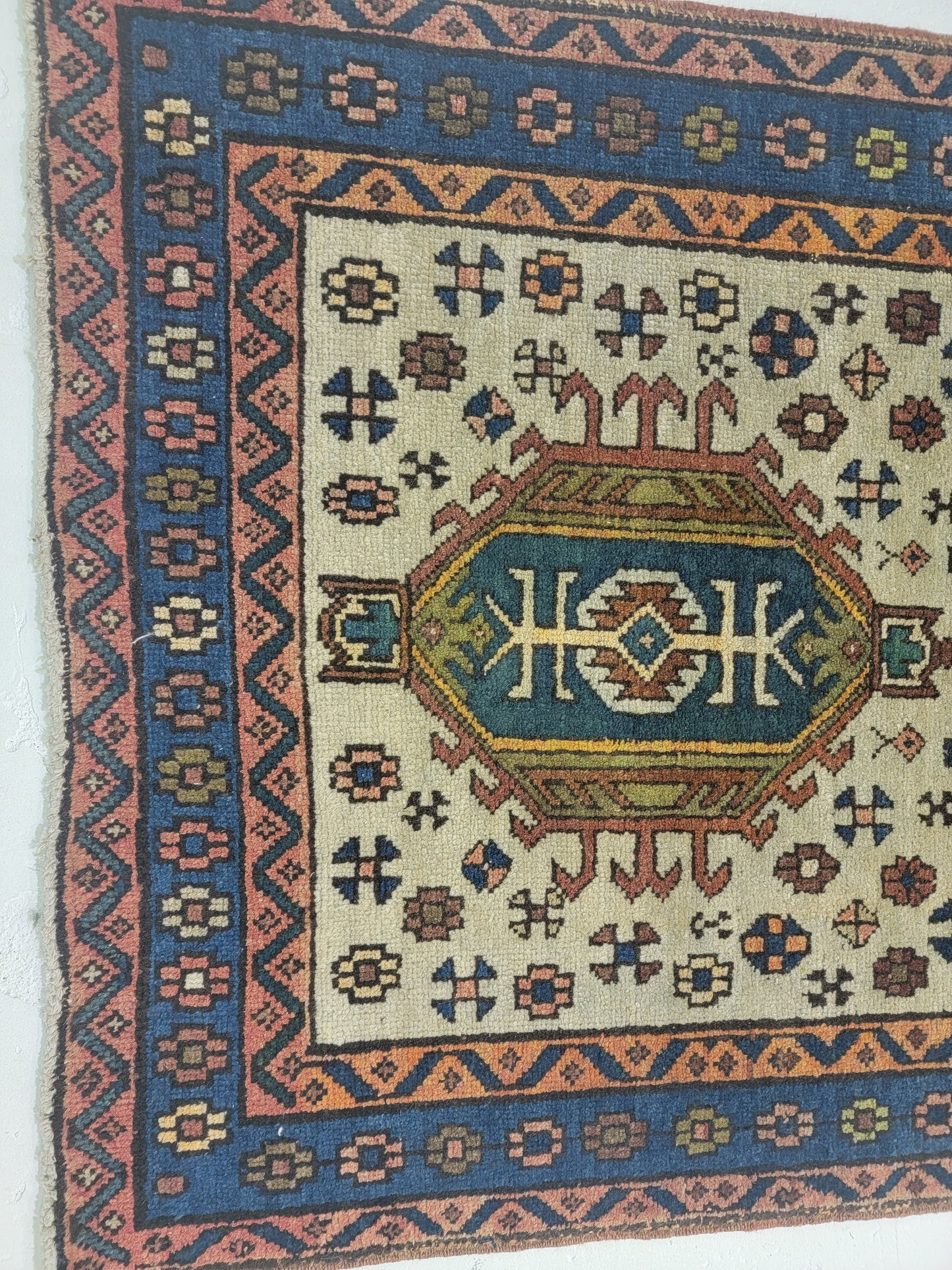 Hand-Knotted Wool Rug Heriz Karajeh 2'6" x 5'5"