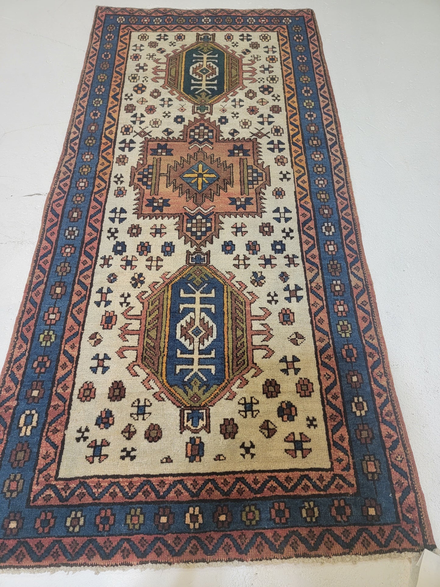 Hand-Knotted Wool Rug Heriz Karajeh 2'6" x 5'5"