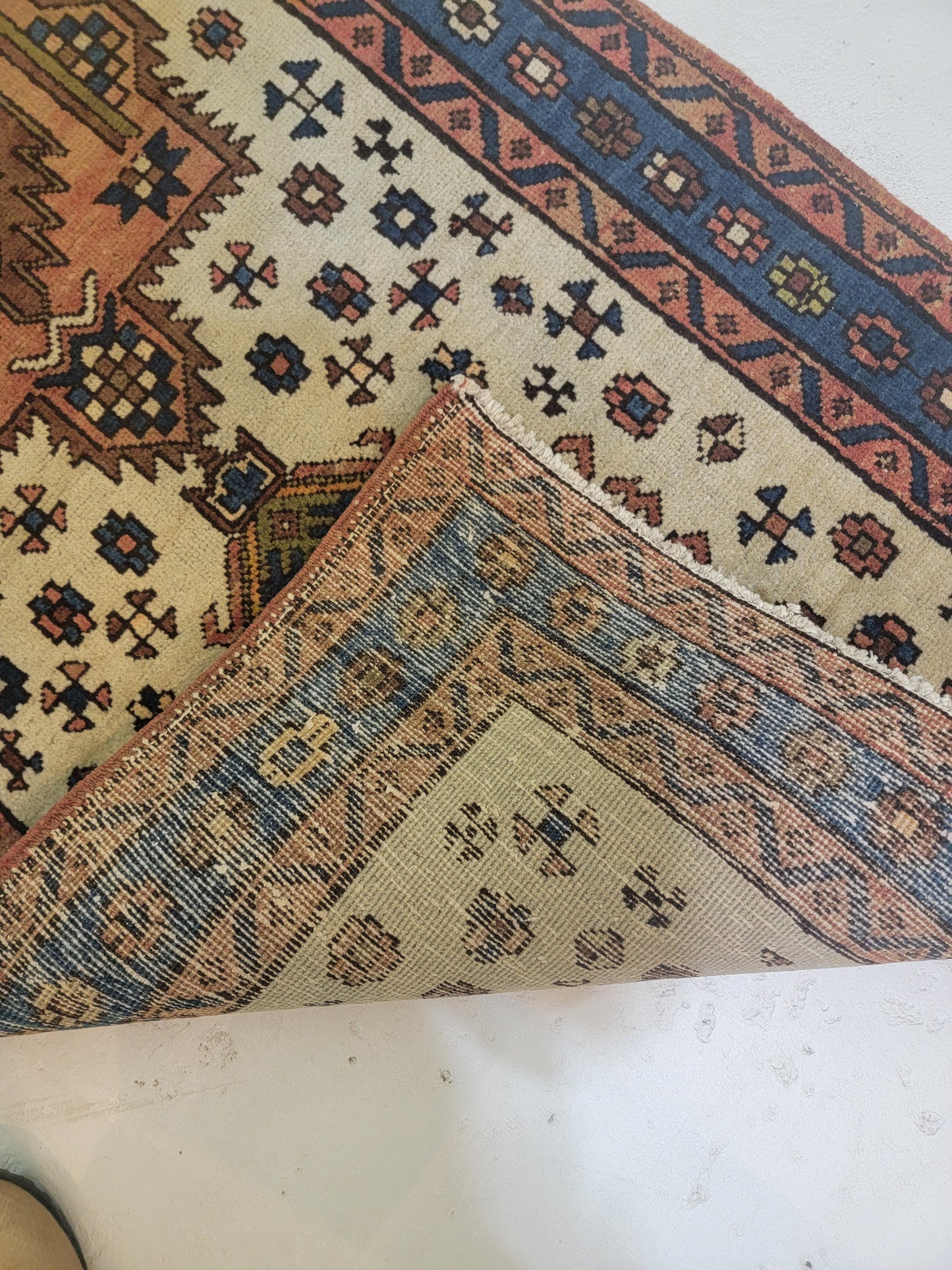 Hand-Knotted Wool Rug Heriz Karajeh 2'6" x 5'5"