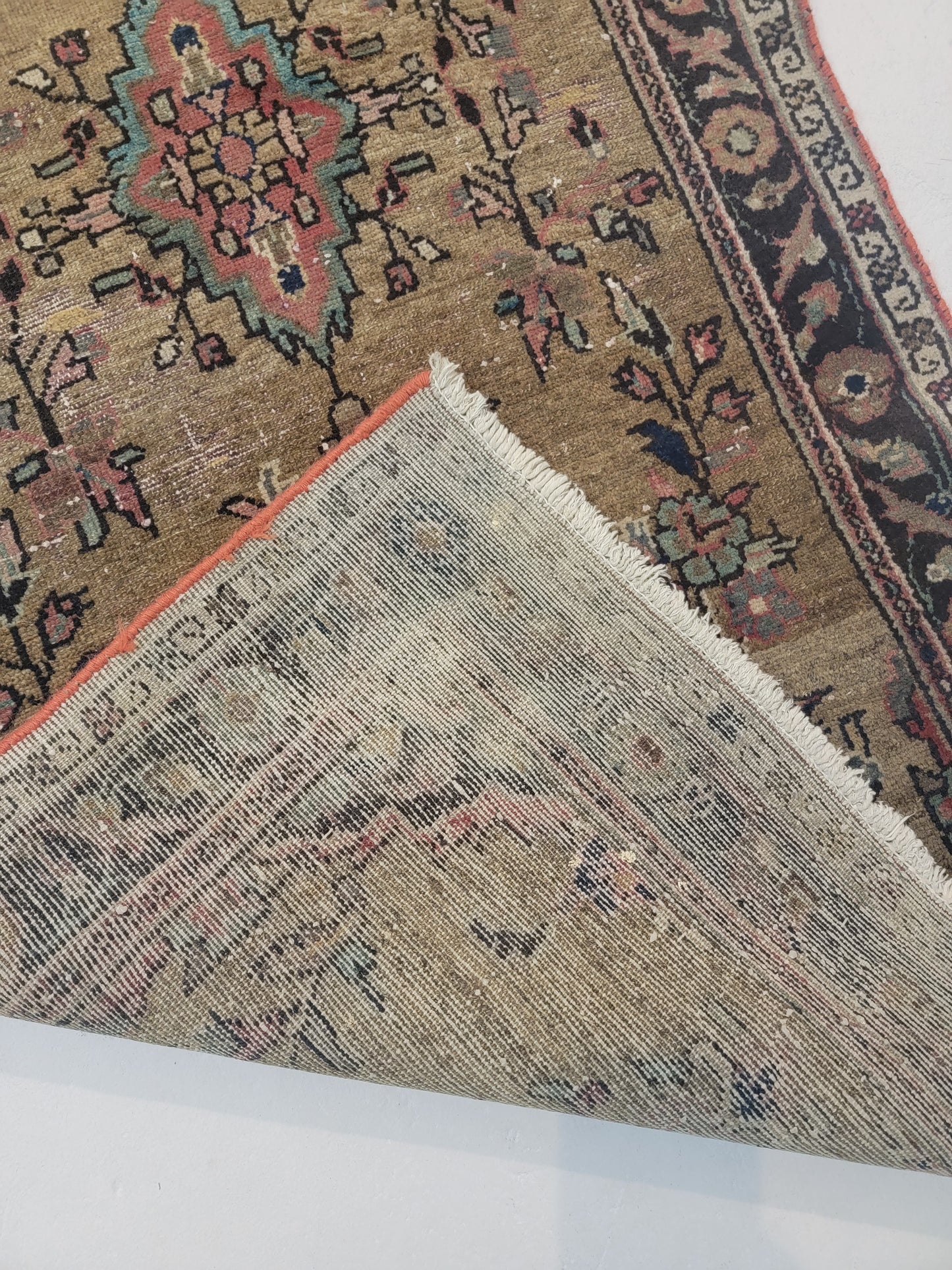 Hand-Knotted Wool Rug Mahal 2'6" x 5'2"