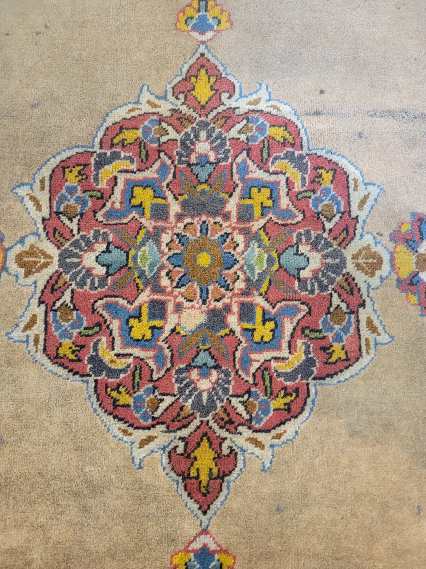 Hand-Knotted Wool Rug Isfehan 3'4" x 5'1"