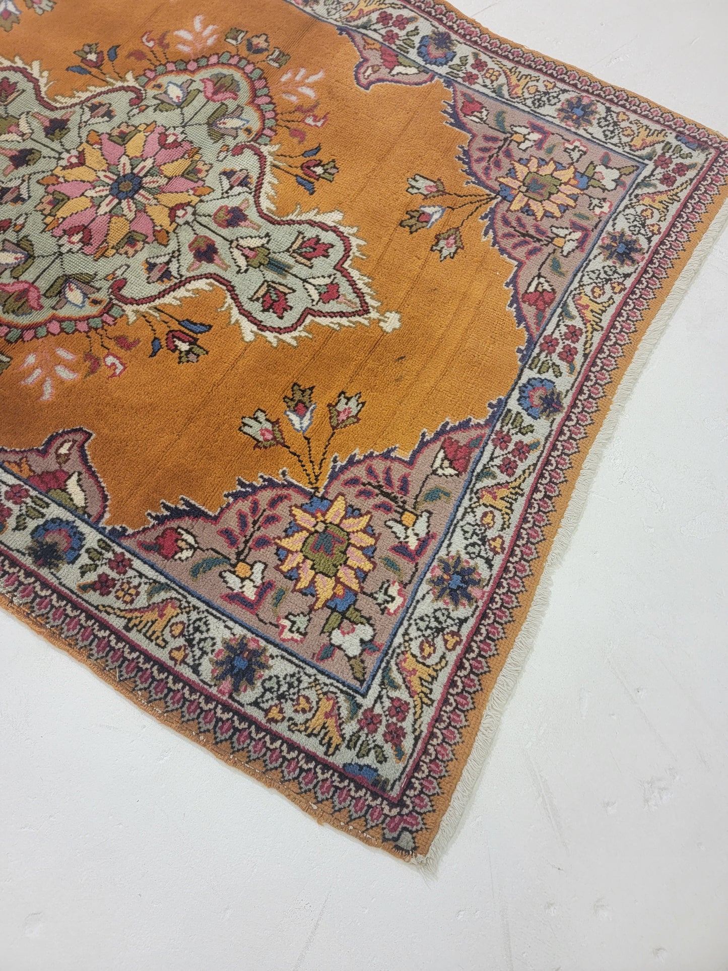Hand-Knotted Wool Rug Tabriz Tabatabaei 3'6" x 4'7"