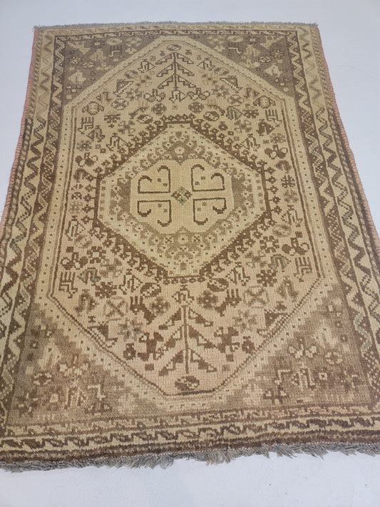 Hand-Knotted Wool Rug Shiraz 3'2" x 4'7"