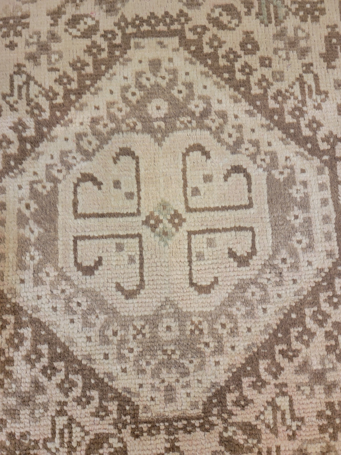 Hand-Knotted Wool Rug Shiraz 3'2" x 4'7"