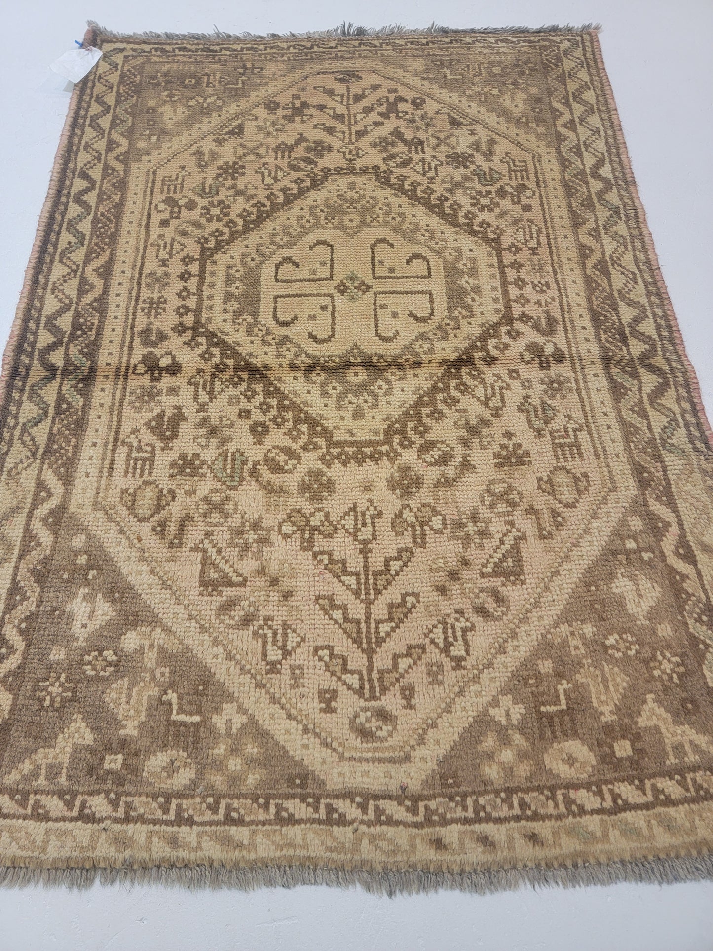 Hand-Knotted Wool Rug Shiraz 3'2" x 4'7"