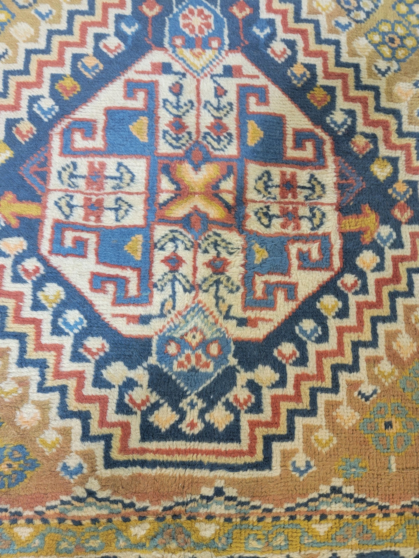 Hand-Knotted Wool Rug Shiraz Yalameh 3'6" x 4'10"