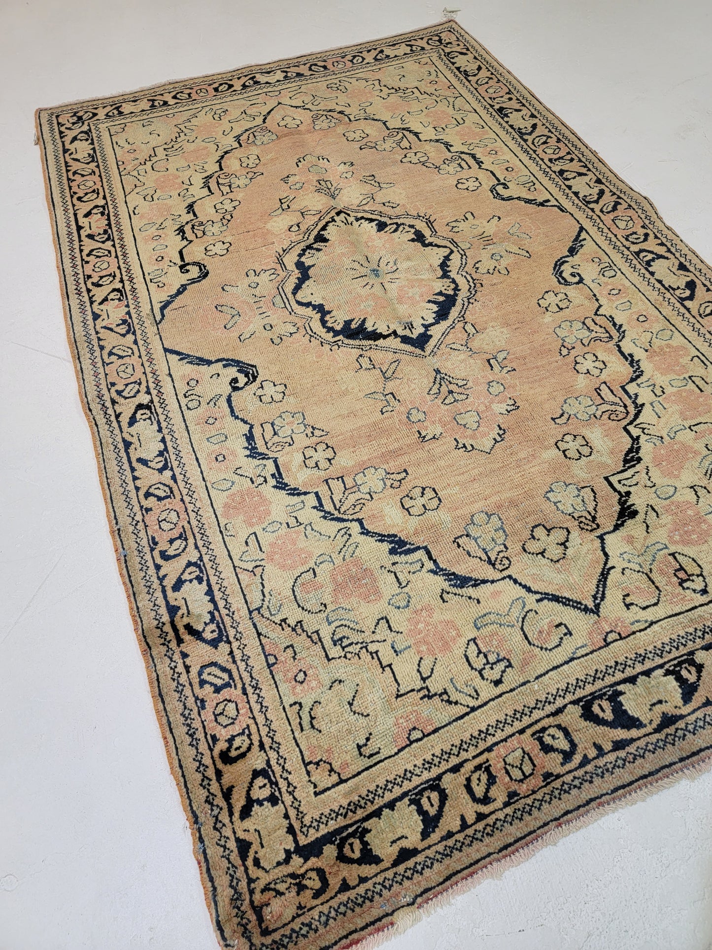 Antique Hand-Knotted Wool Area Rug Mahal 4'3" x 6'5"