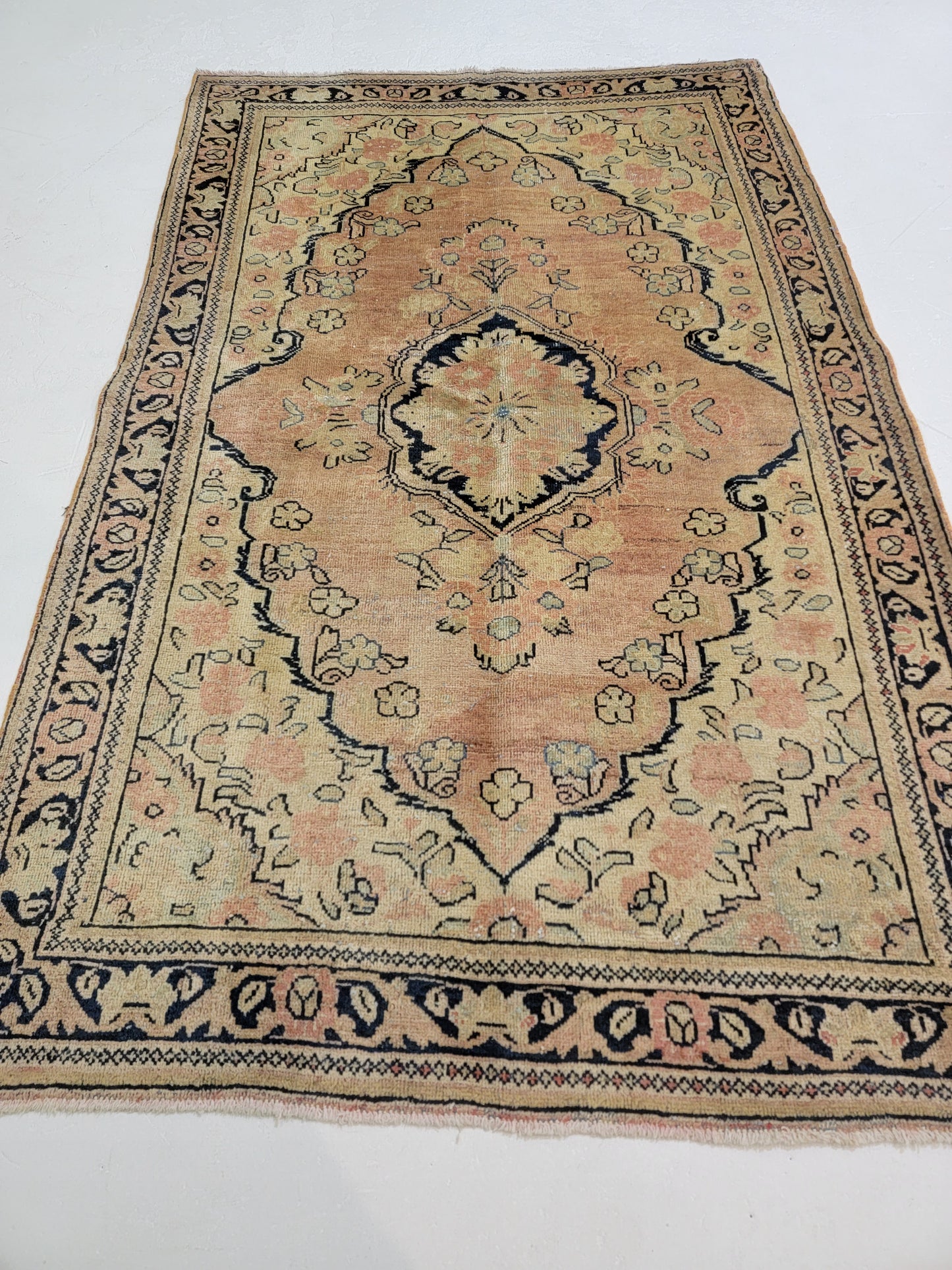 Antique Hand-Knotted Wool Area Rug Mahal 4'3" x 6'5"