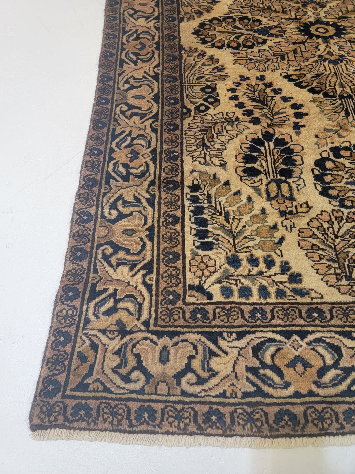 Antique Hand-Knotted Wool Area Rug Lillian 4'2" x 6'6"