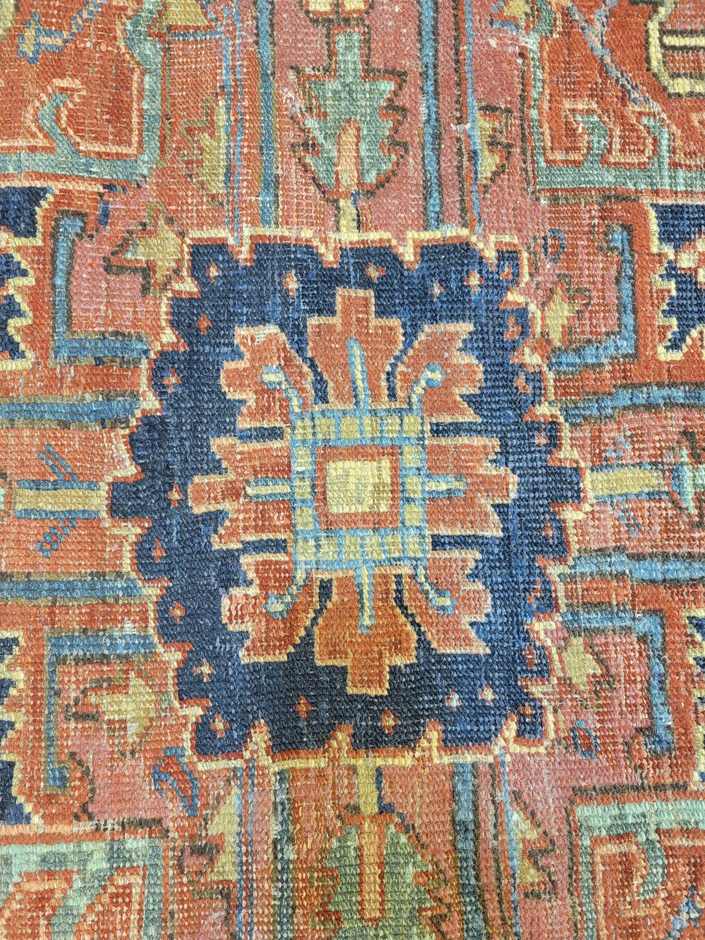 Antique Hand-Knotted Wool Area Rug Heriz Serapi 8'2" x 11'11"