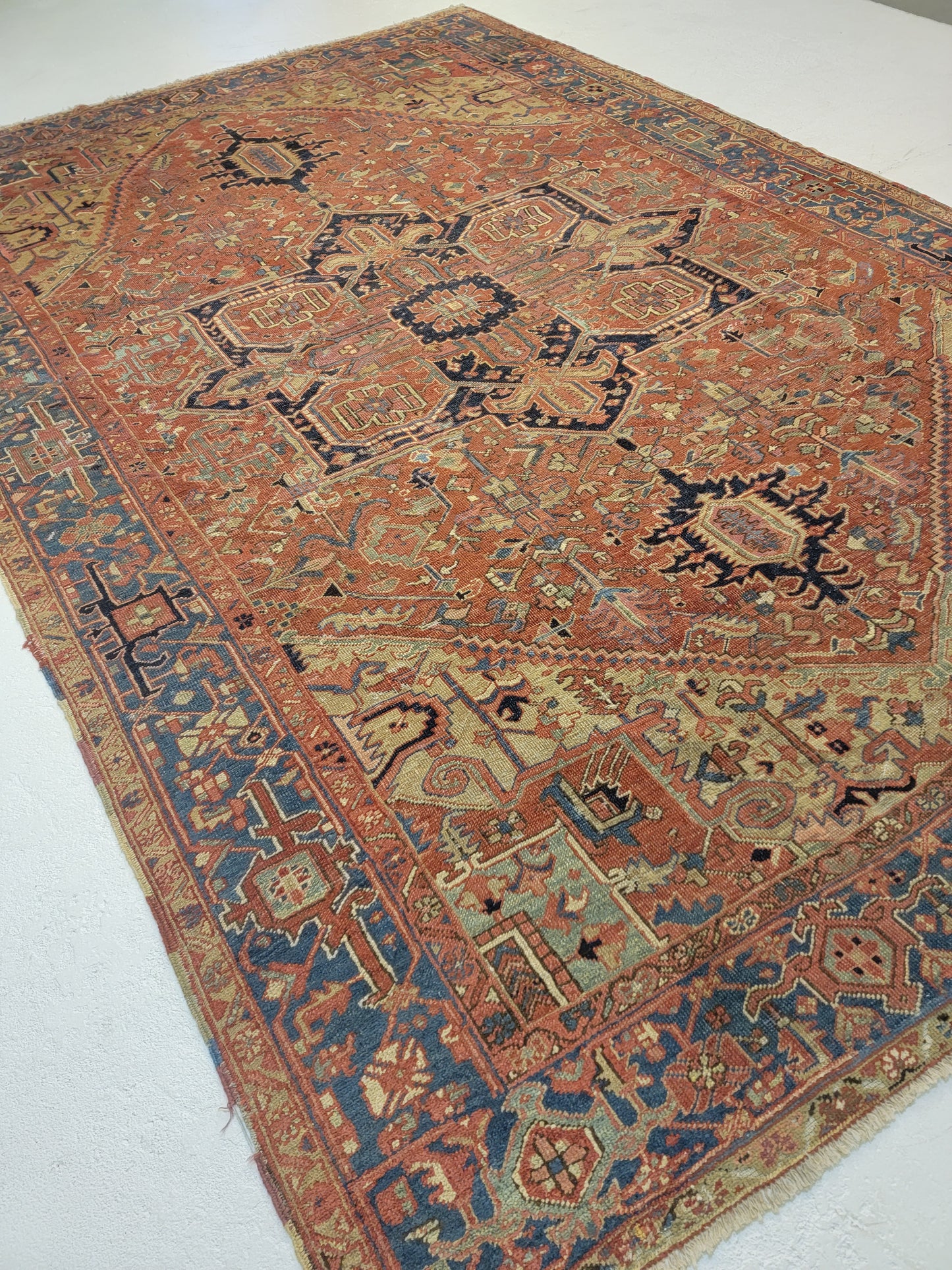 Antique Hand-Knotted Wool Area Rug Heriz Serapi 8'2" x 11'11"