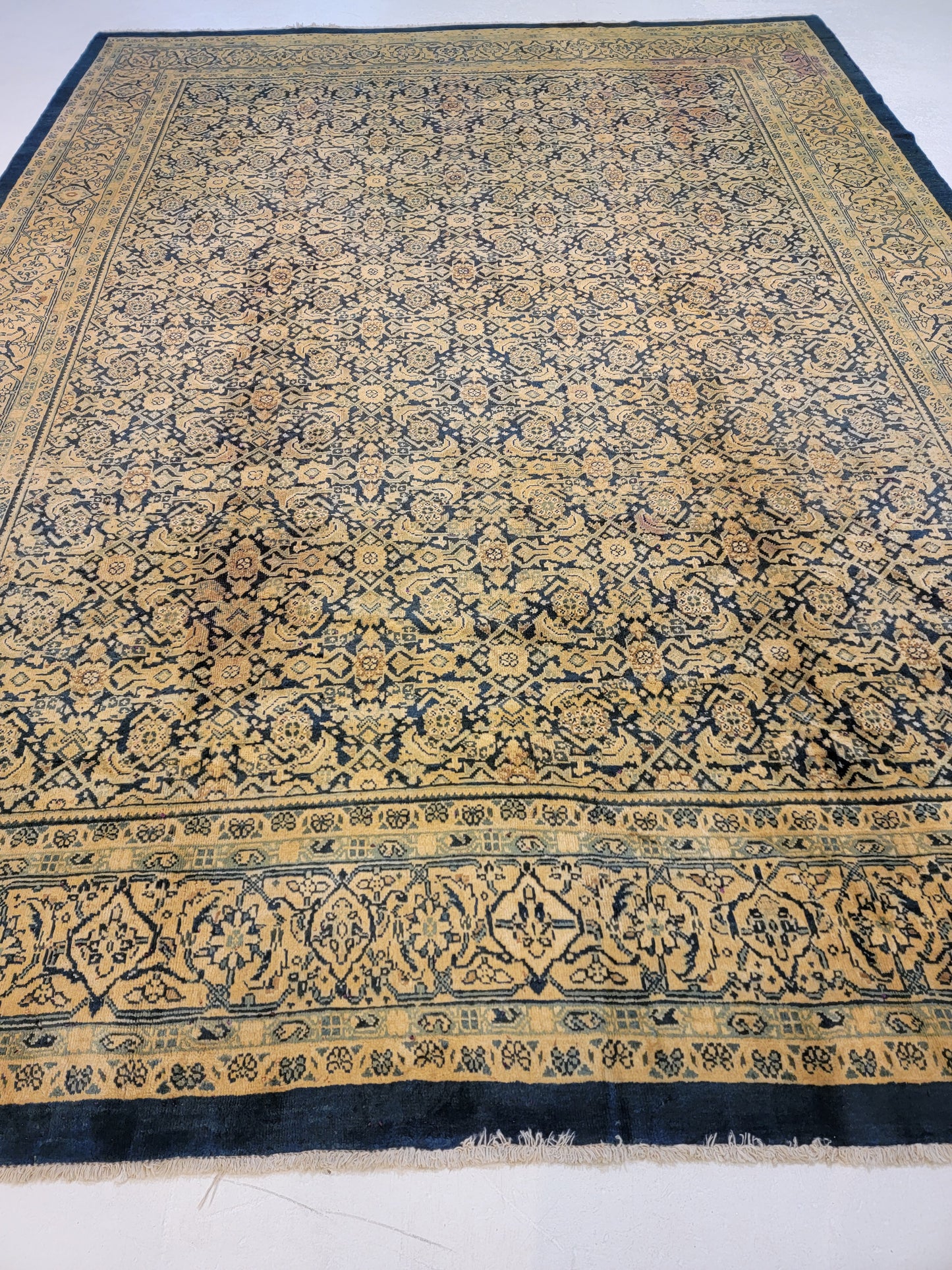 Hand-Knotted Wool Rug Mahal 9'7" x 12'11"