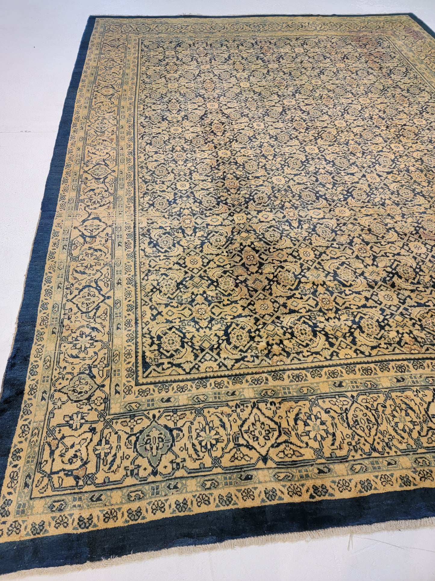 Hand-Knotted Wool Rug Mahal 9'7" x 12'11"