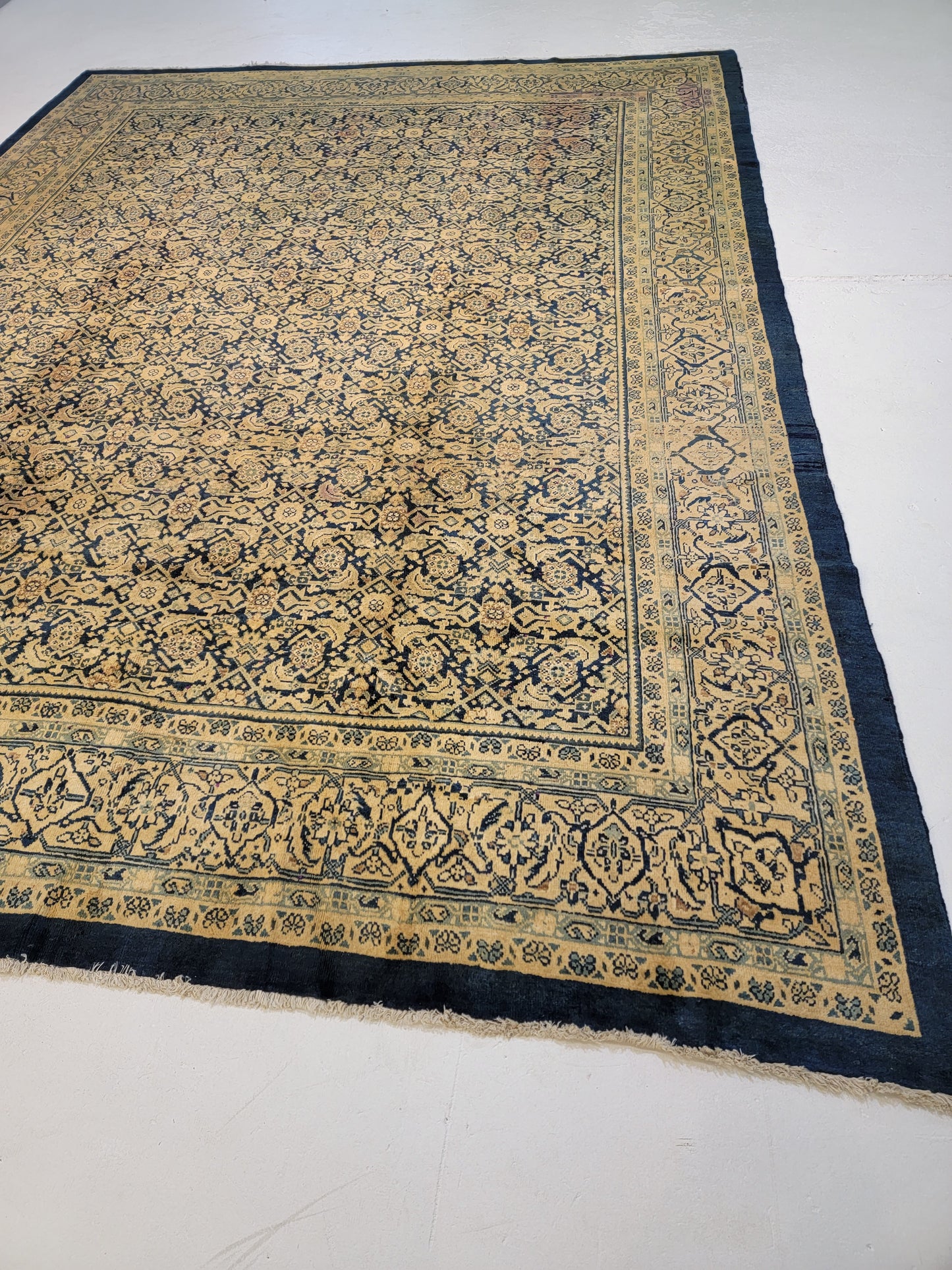 Hand-Knotted Wool Rug Mahal 9'7" x 12'11"