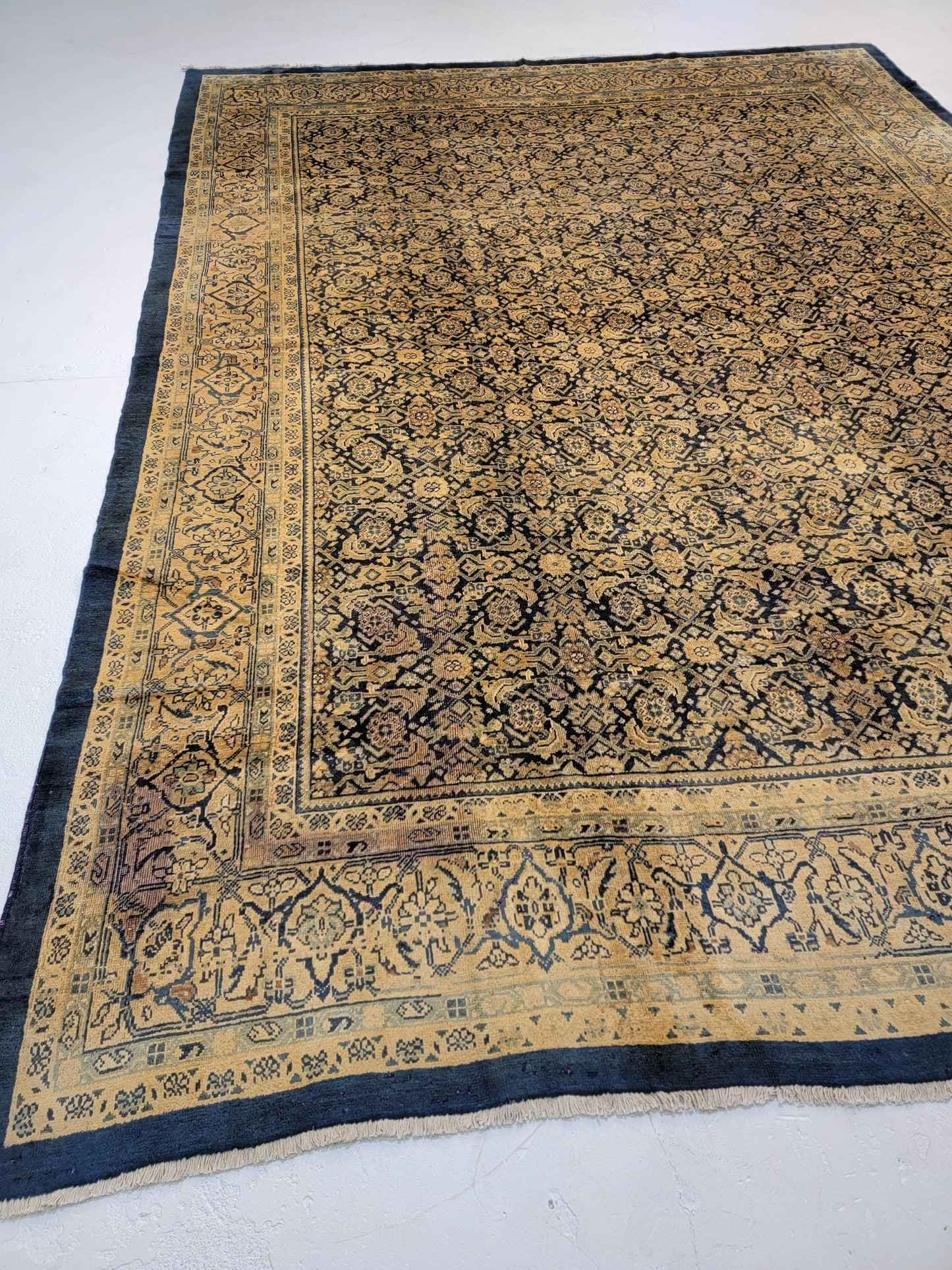 Hand-Knotted Wool Rug Mahal 9'7" x 12'11"