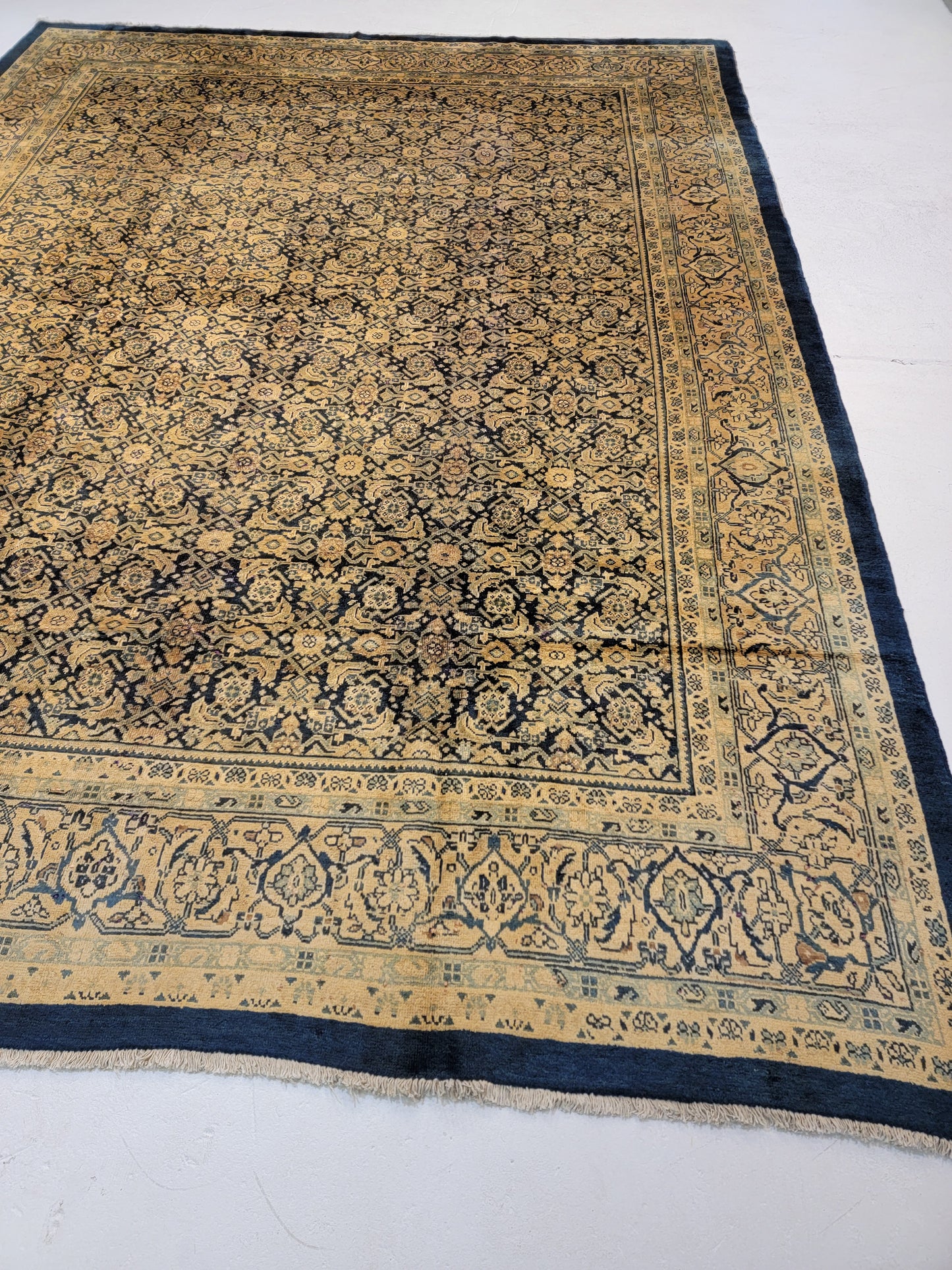 Hand-Knotted Wool Rug Mahal 9'7" x 12'11"
