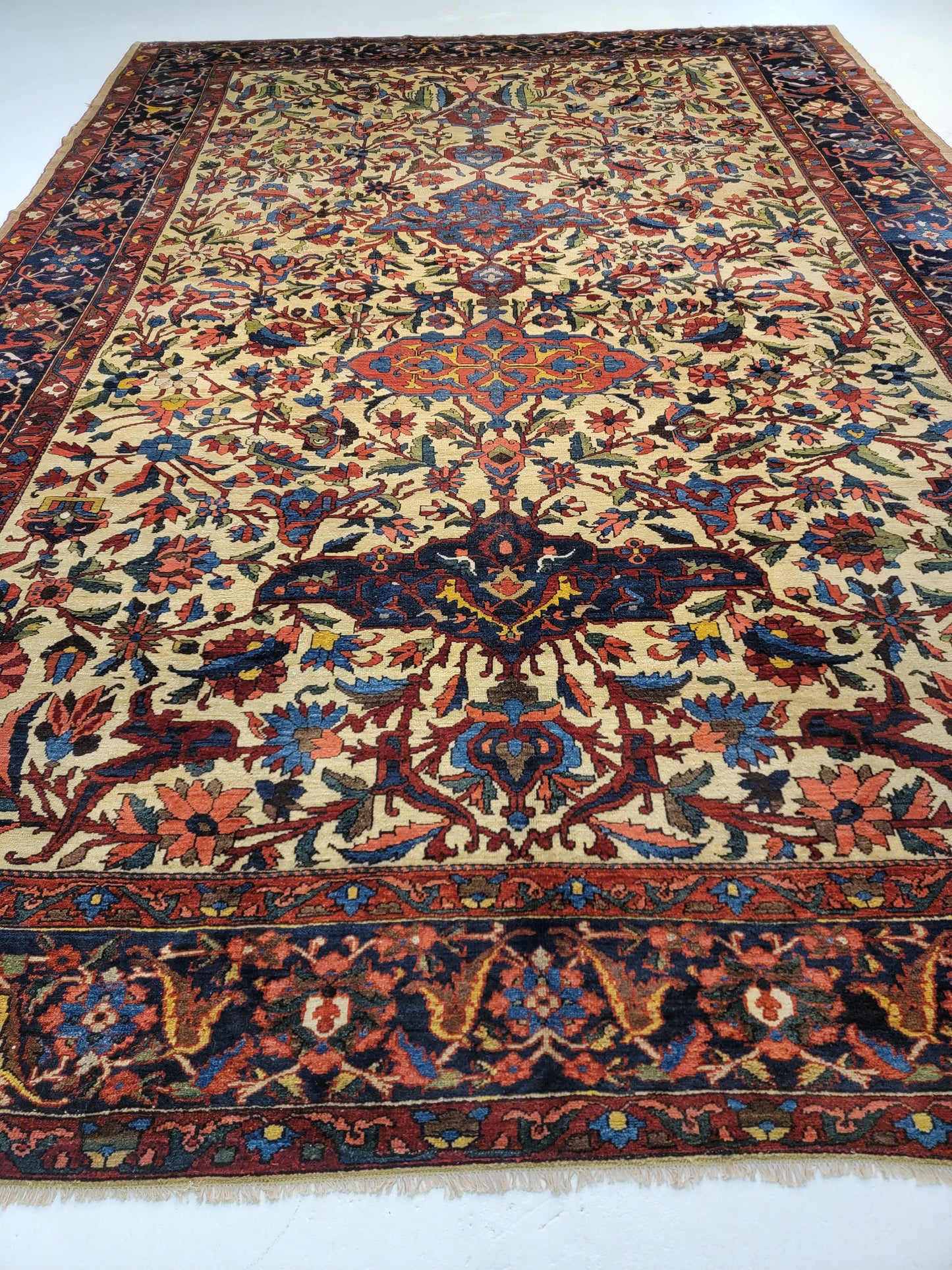 Hand-Knotted Wool Rug Bakhtiari 11'5" x 16'3"