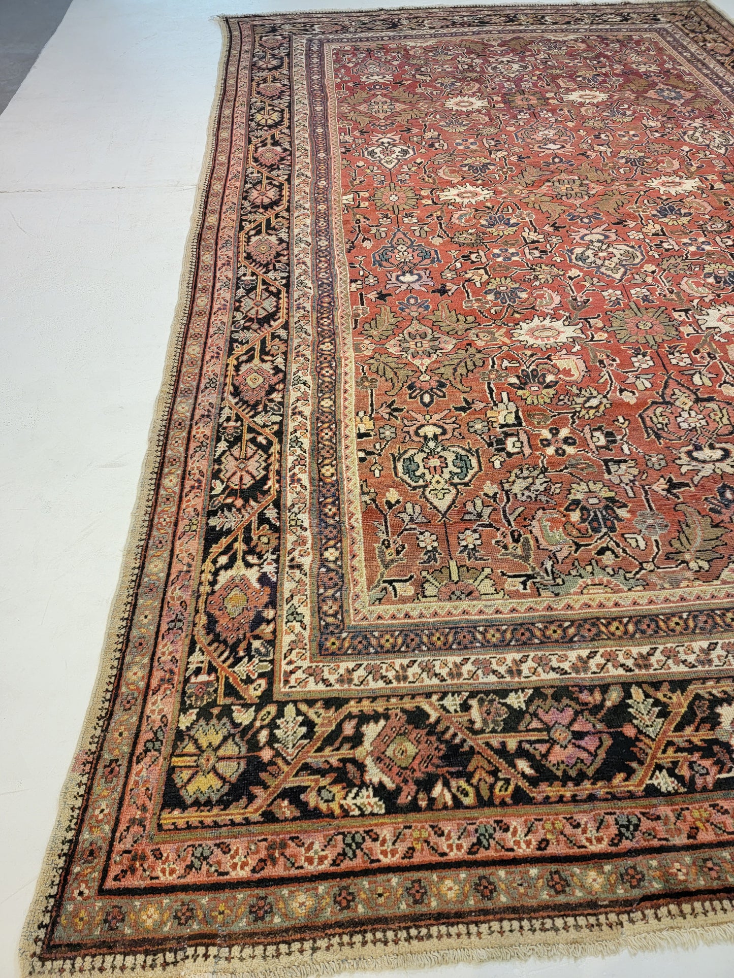 Hand-Knotted Wool Rug Mahal 10'6" x 17'5"