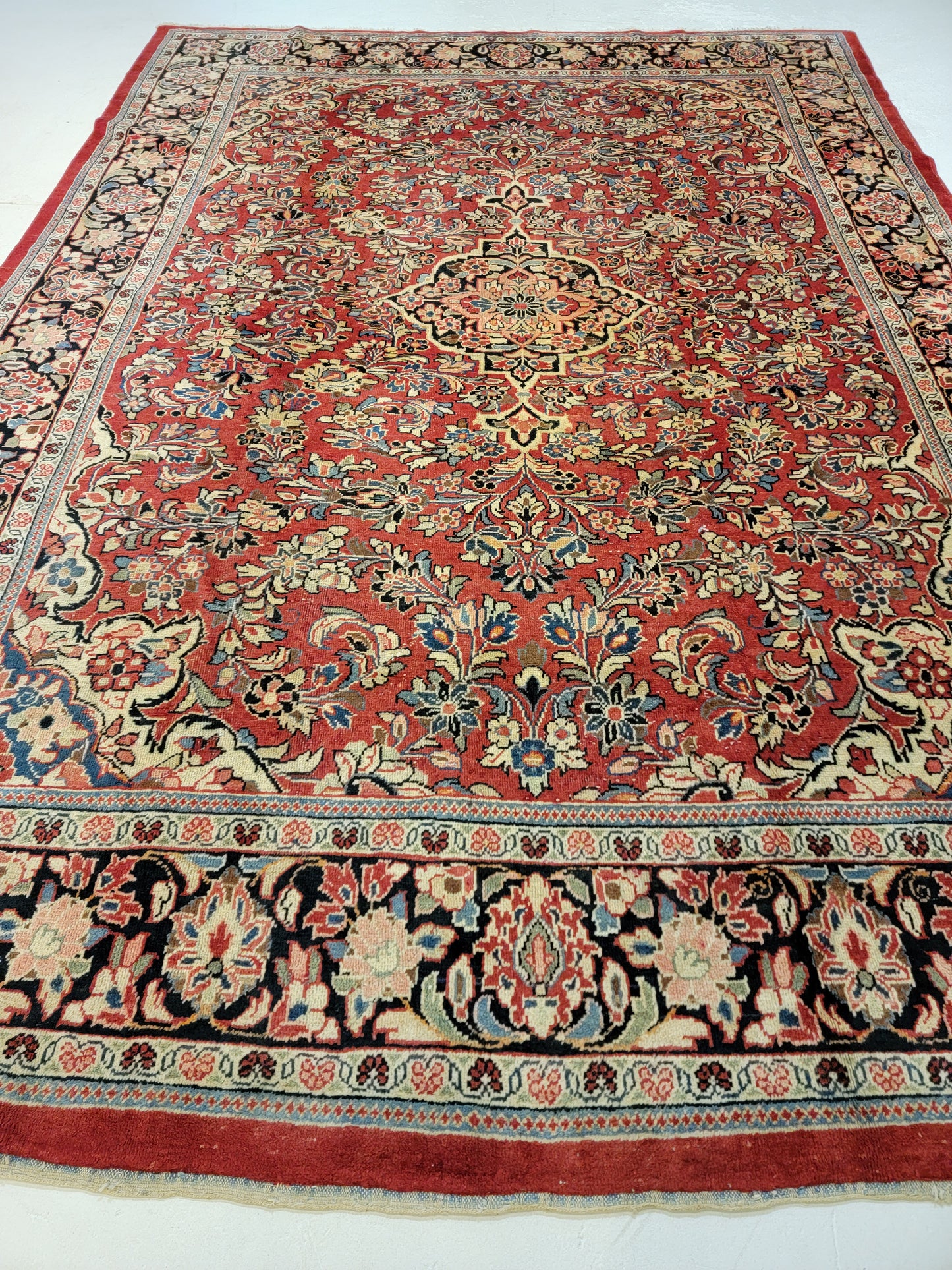 Hand-Knotted Wool Rug Mahal 9' x 12'