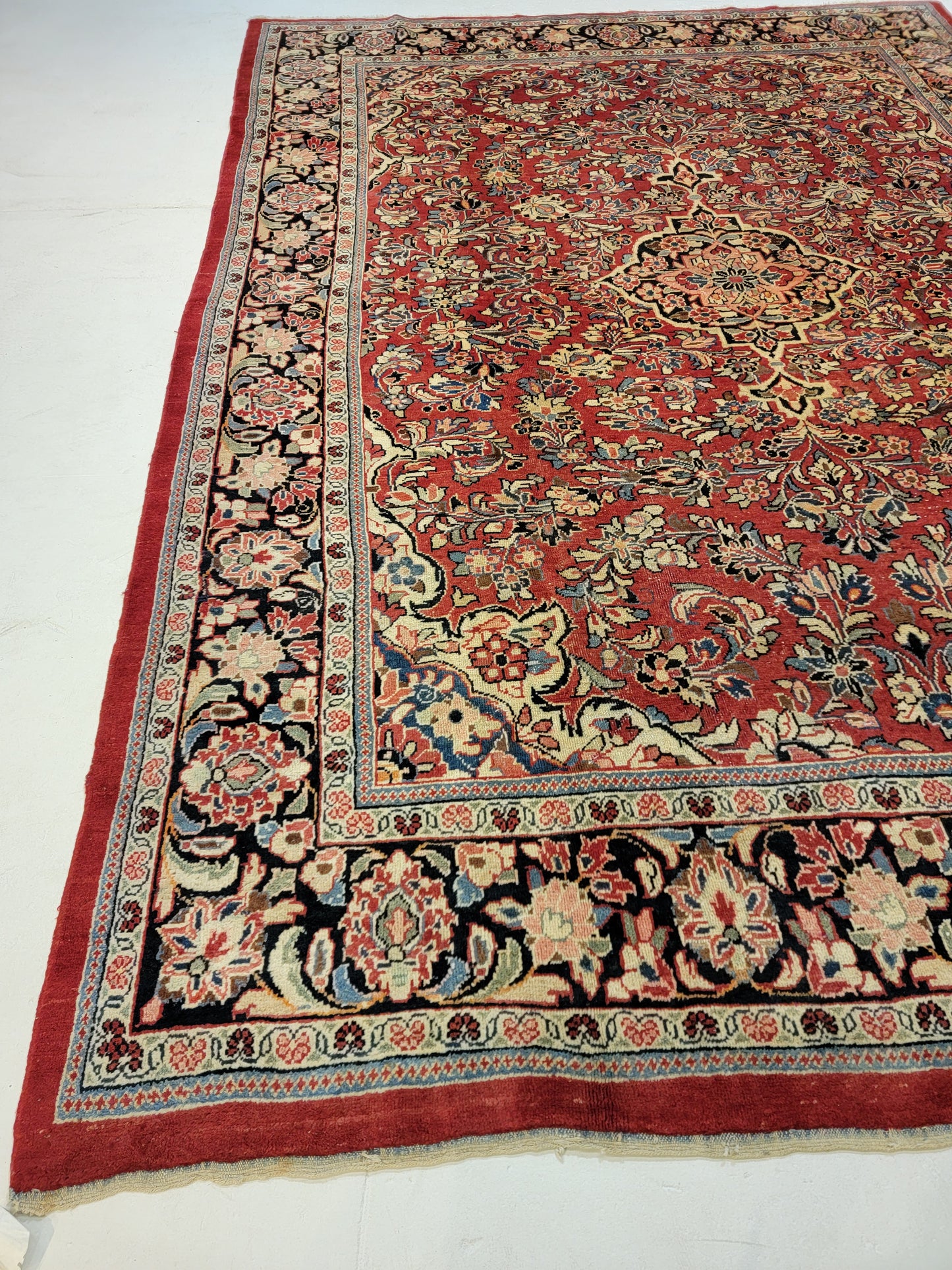 Hand-Knotted Wool Rug Mahal 9' x 12'