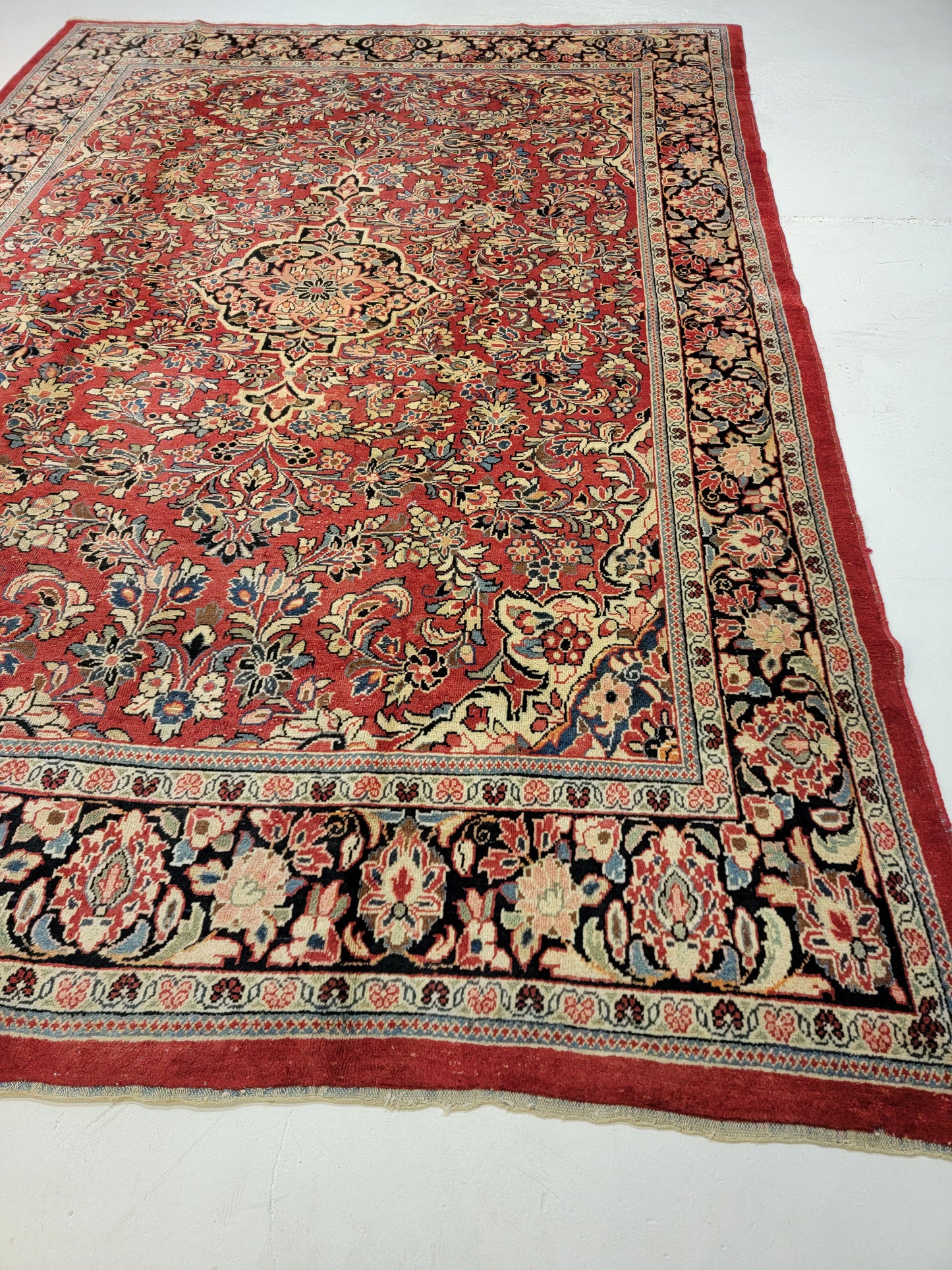 Hand-Knotted Wool Rug Mahal 9' x 12'