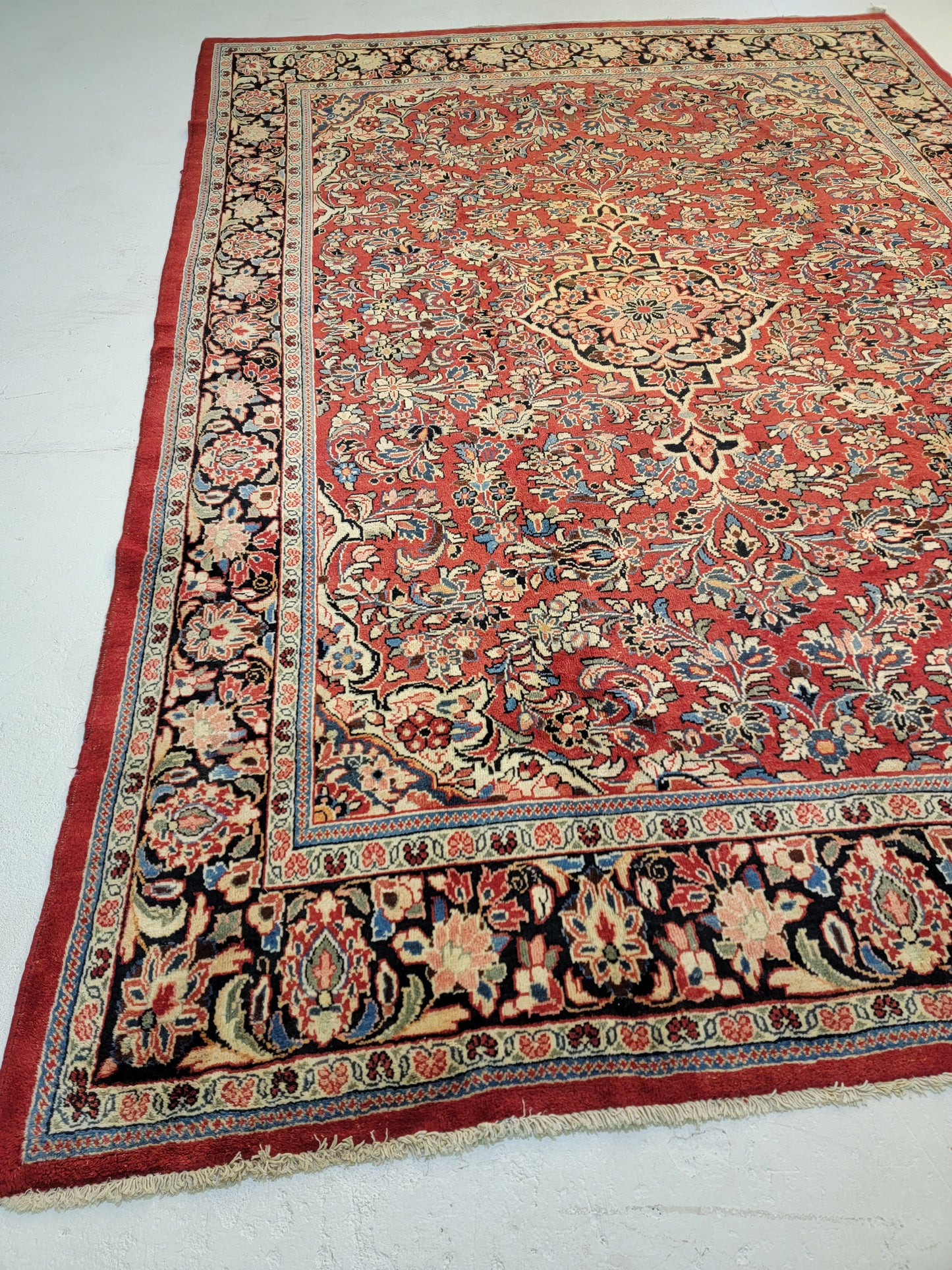 Hand-Knotted Wool Rug Mahal 9' x 12'