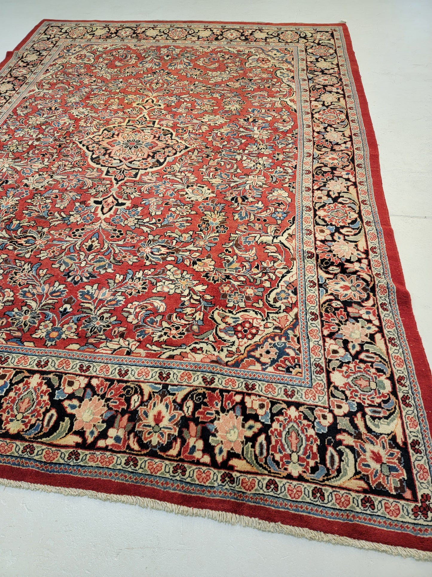Hand-Knotted Wool Rug Mahal 9' x 12'
