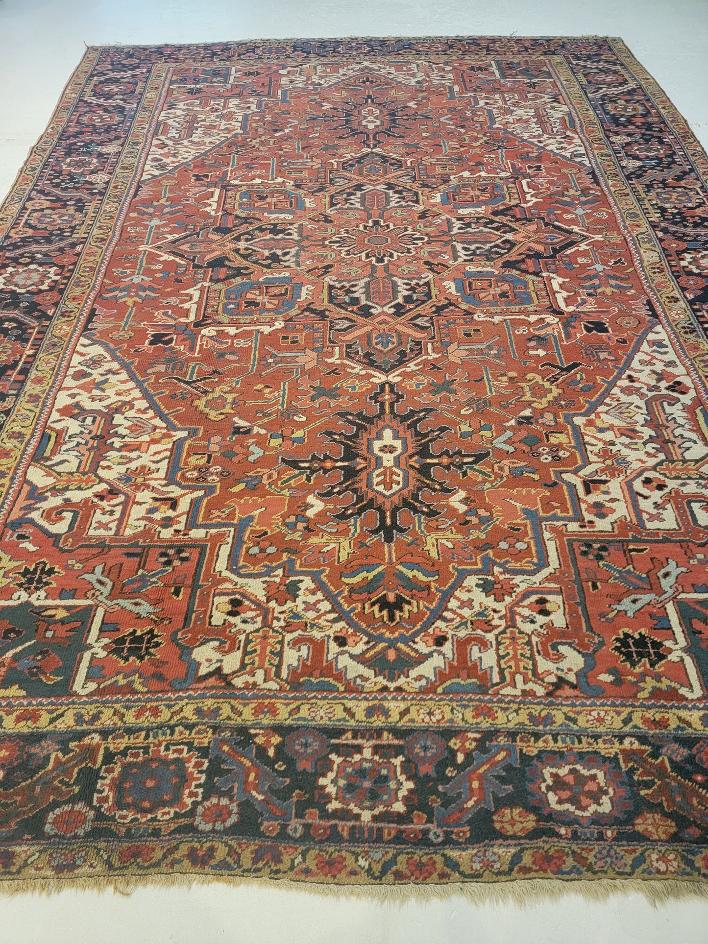 Antique Hand-Knotted Wool Rug Heriz Serapi 8'9" x 12'