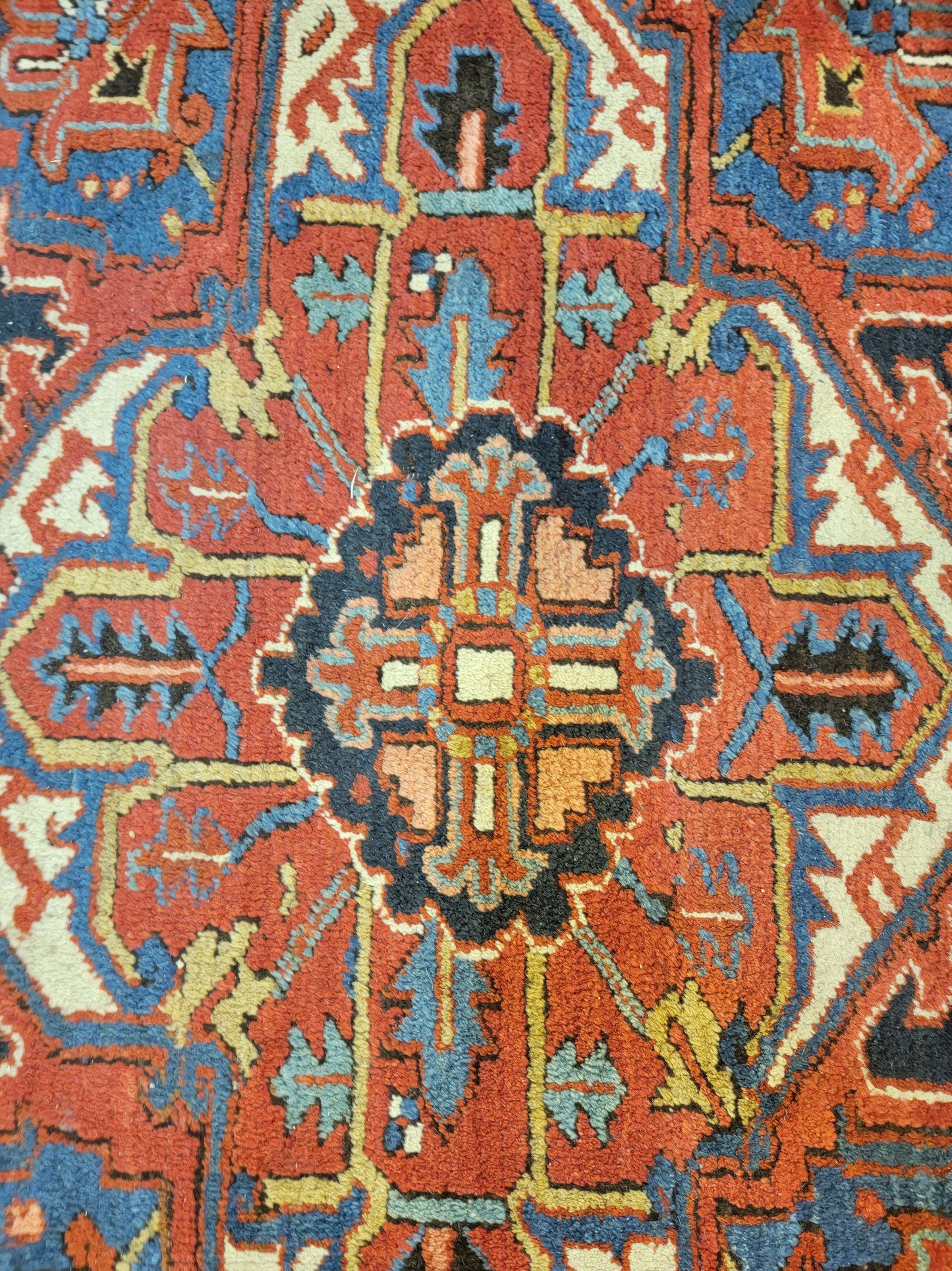 Antique Hand-Knotted Wool Rug Heriz Serapi
