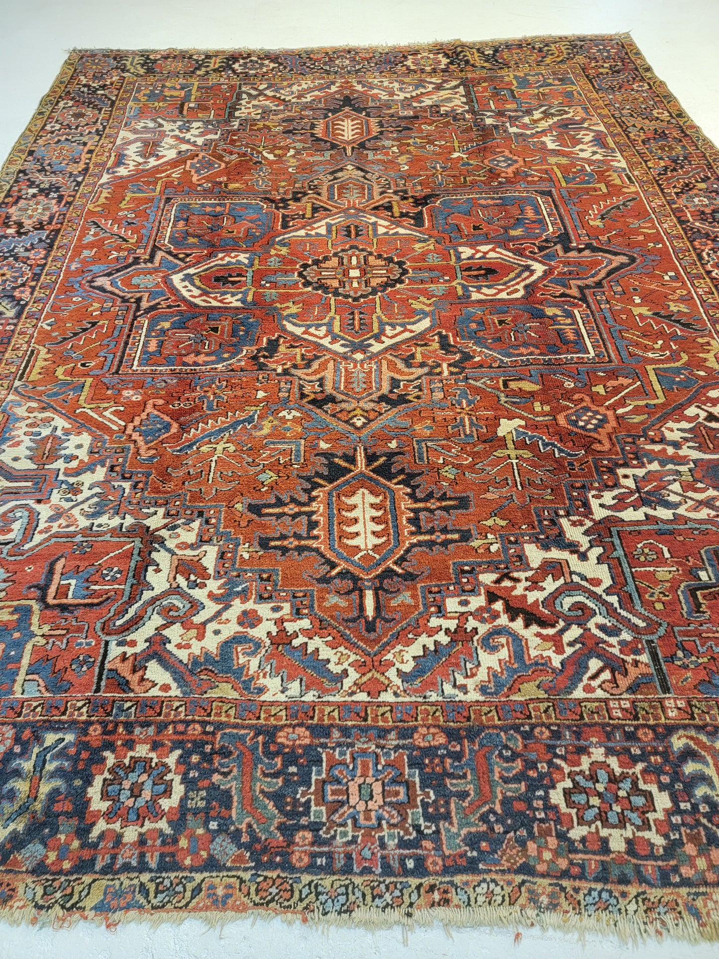 Antique Hand-Knotted Wool Rug Heriz Serapi